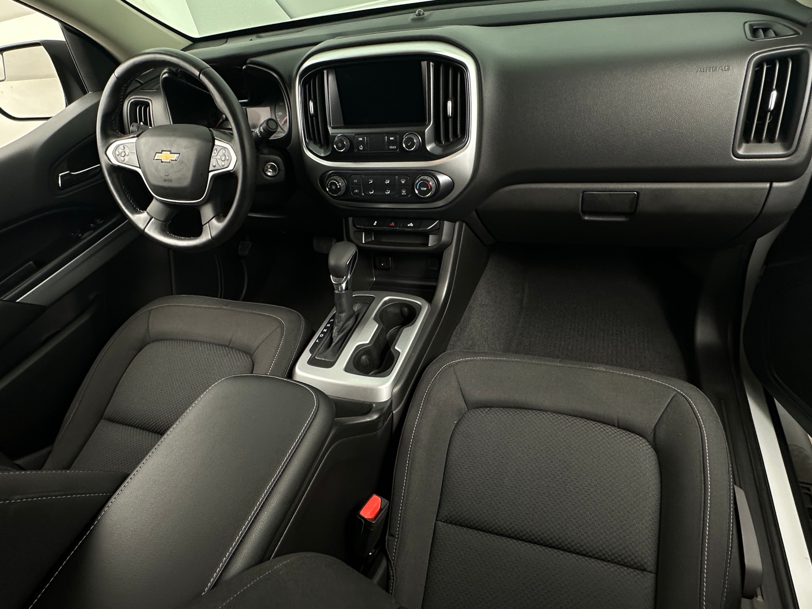 Thumbnail: 2022 Chevrolet Colorado - 3