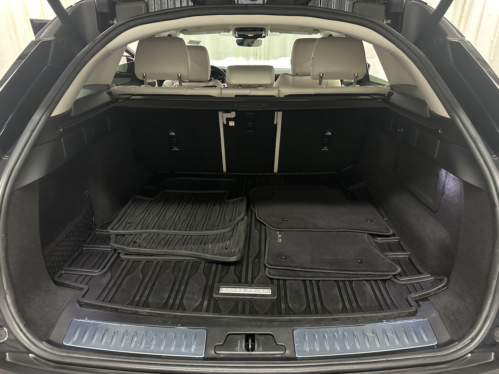 Thumbnail: 2021 Land Rover Range Rover Velar - 6