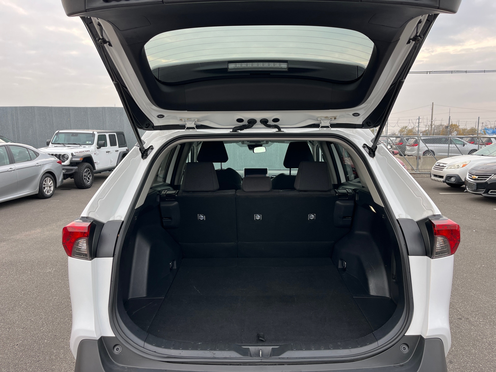 Thumbnail: 2025 Toyota RAV4 - 6