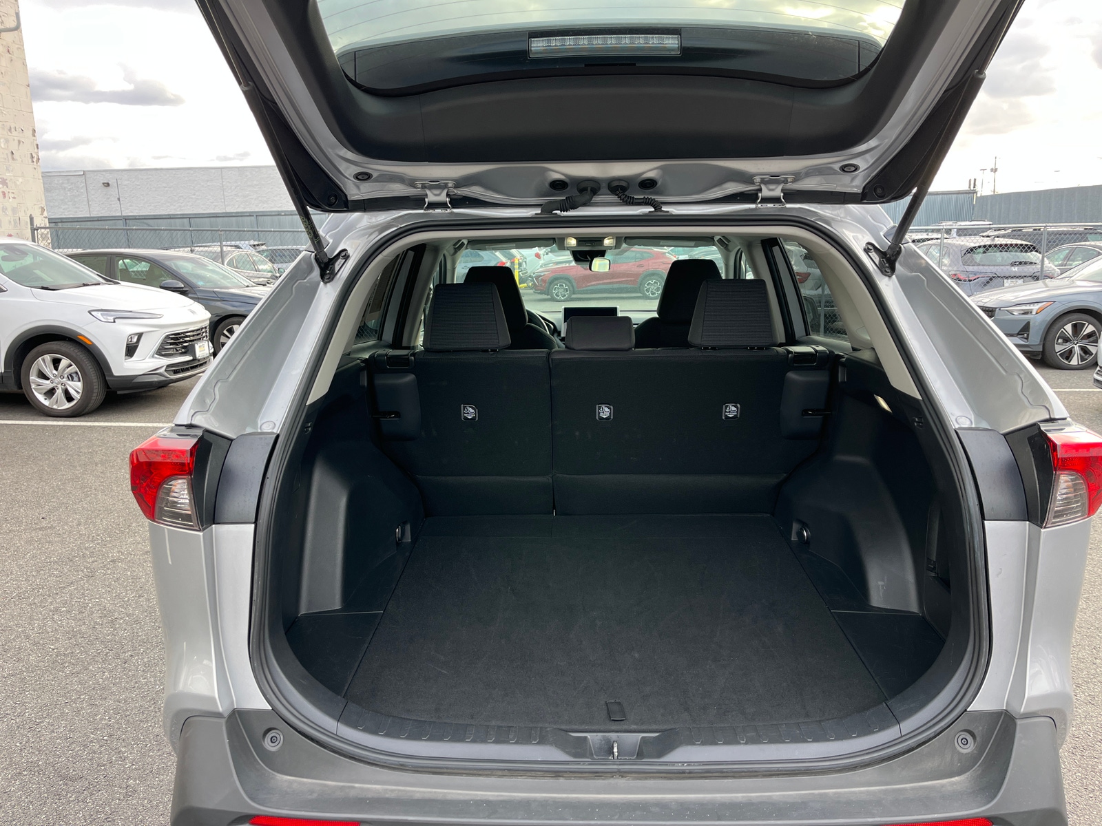 Thumbnail: 2025 Toyota RAV4 - 6