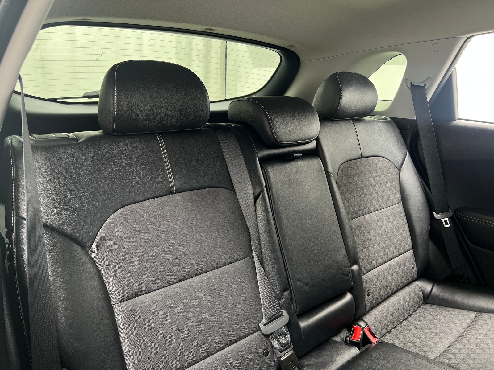 Thumbnail: 2022 Kia Niro - 5