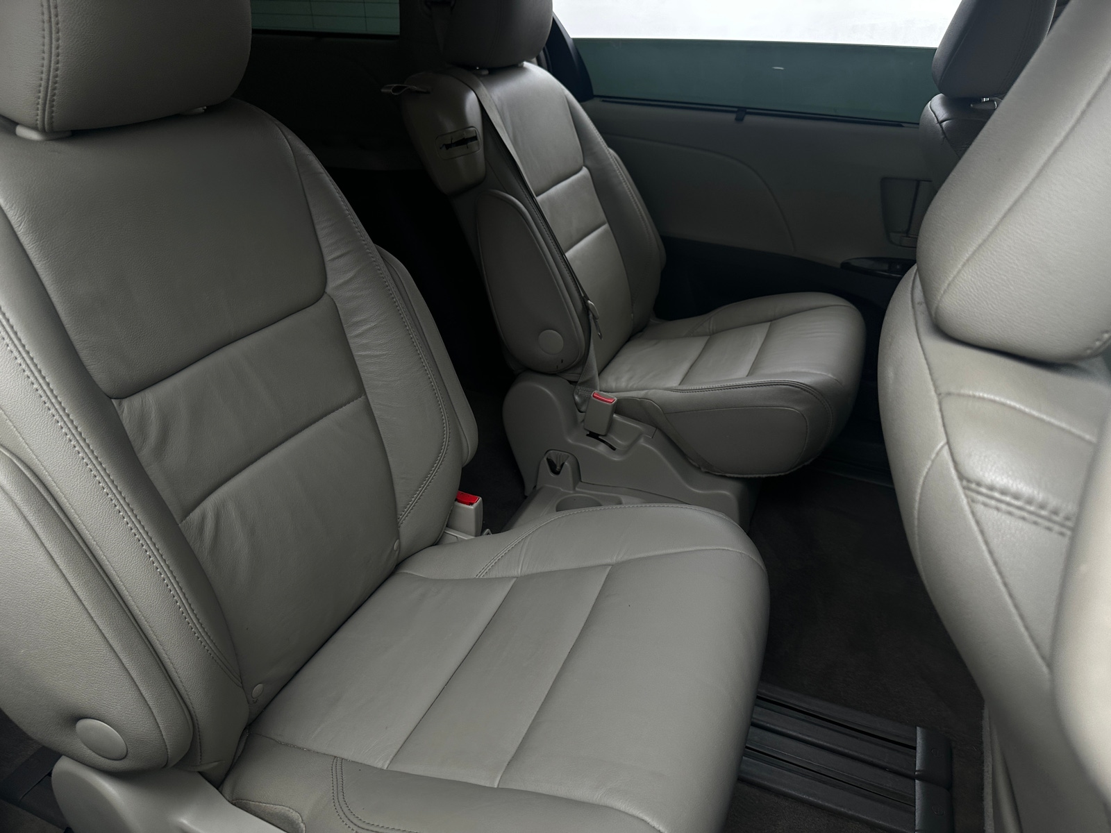 Thumbnail: 2016 Toyota Sienna - 5