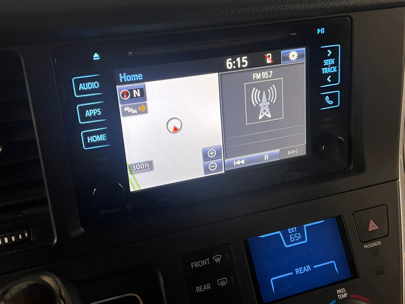 Thumbnail: 2016 Toyota Sienna - 3