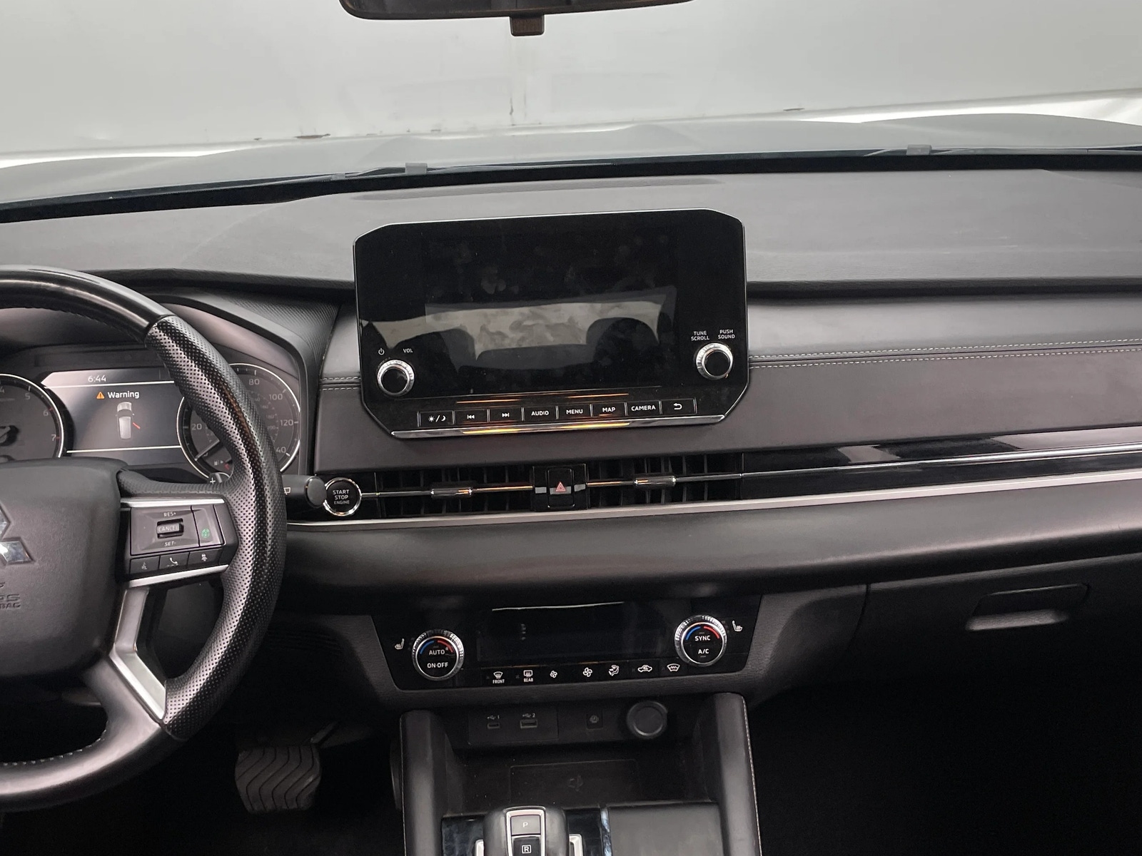 Thumbnail: 2024 Mitsubishi Outlander - 2