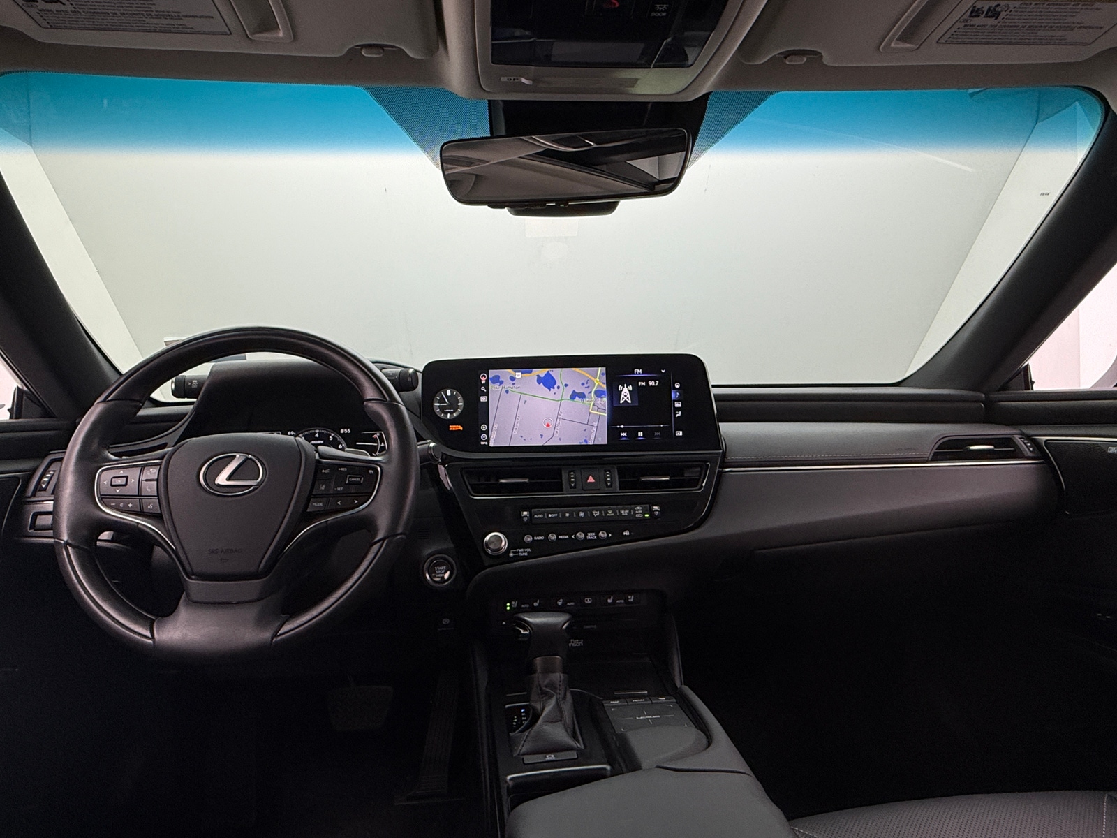 Thumbnail: 2022 Lexus ES - 2