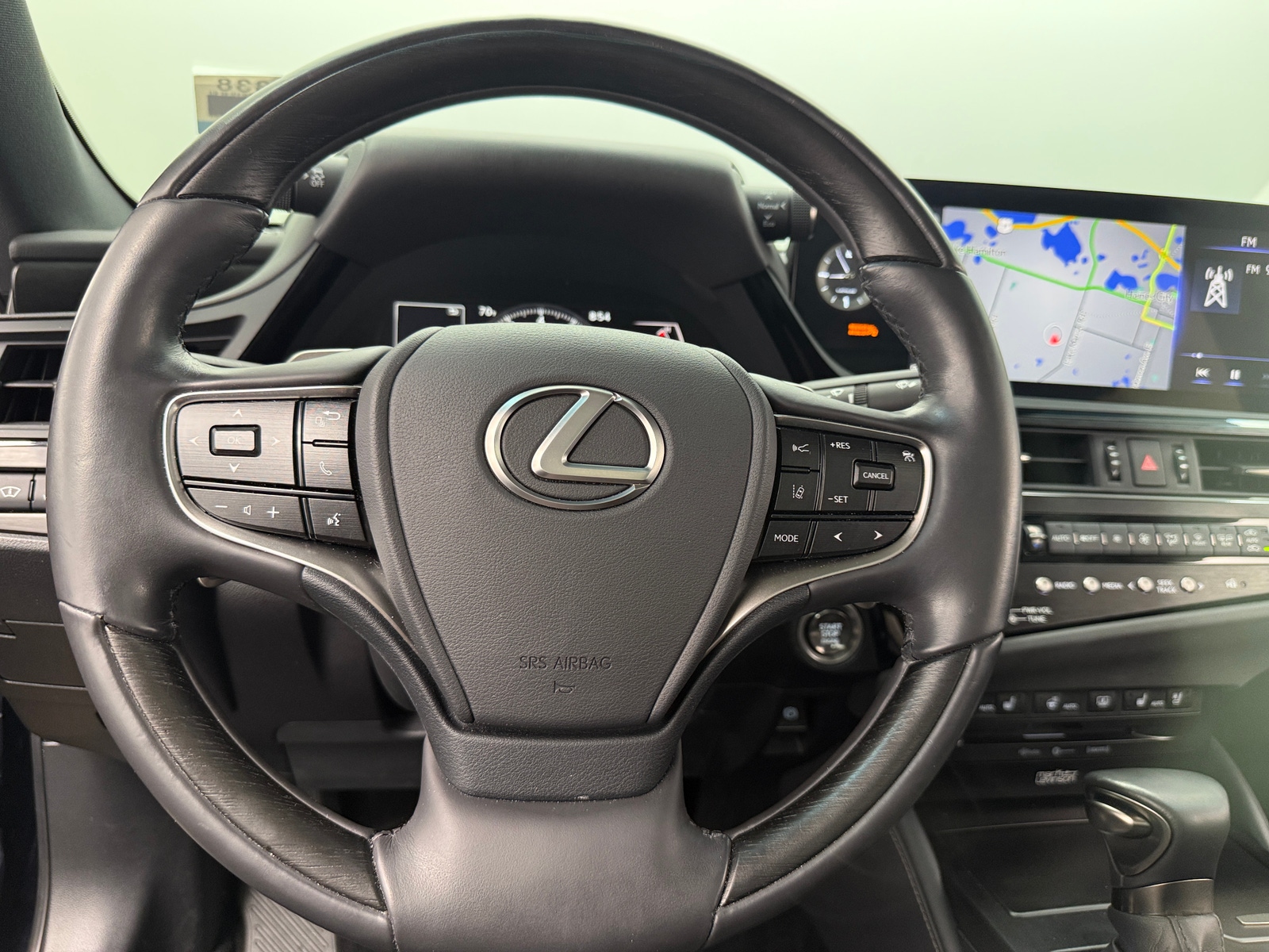 Thumbnail: 2022 Lexus ES - 4