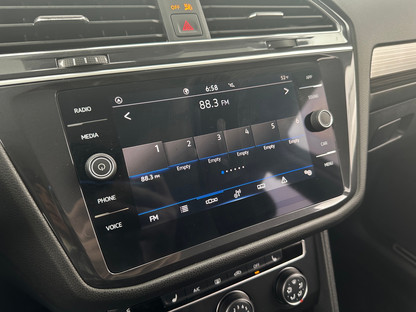 Thumbnail: 2024 Volkswagen Tiguan - 3