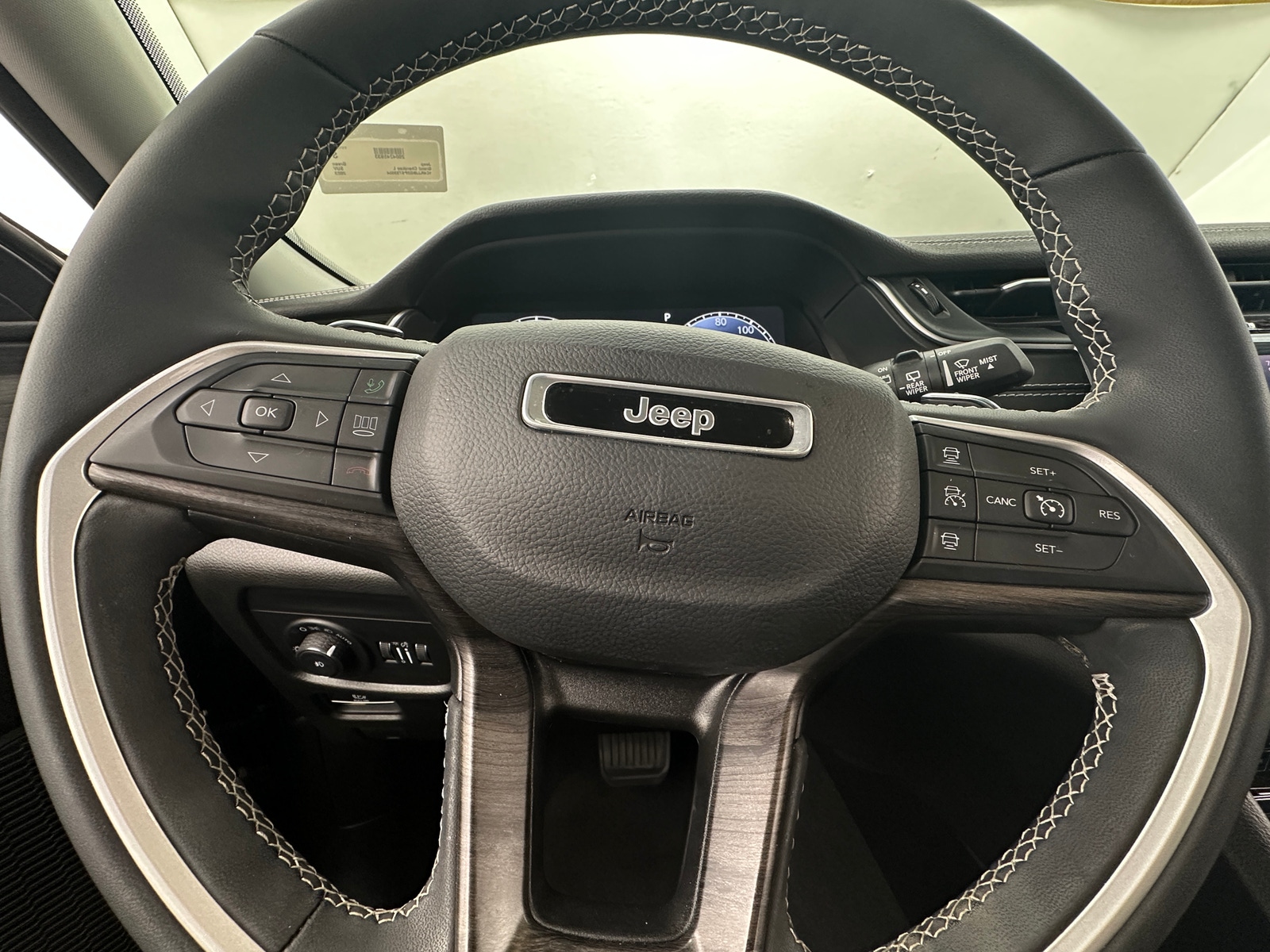 Thumbnail: 2023 Jeep Grand Cherokee L - 4