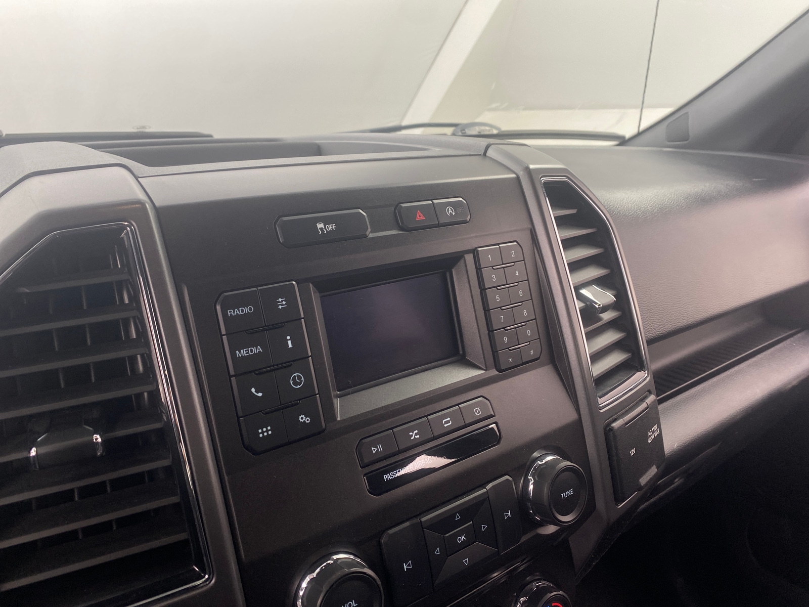 Thumbnail: 2018 Ford Econoline - 4