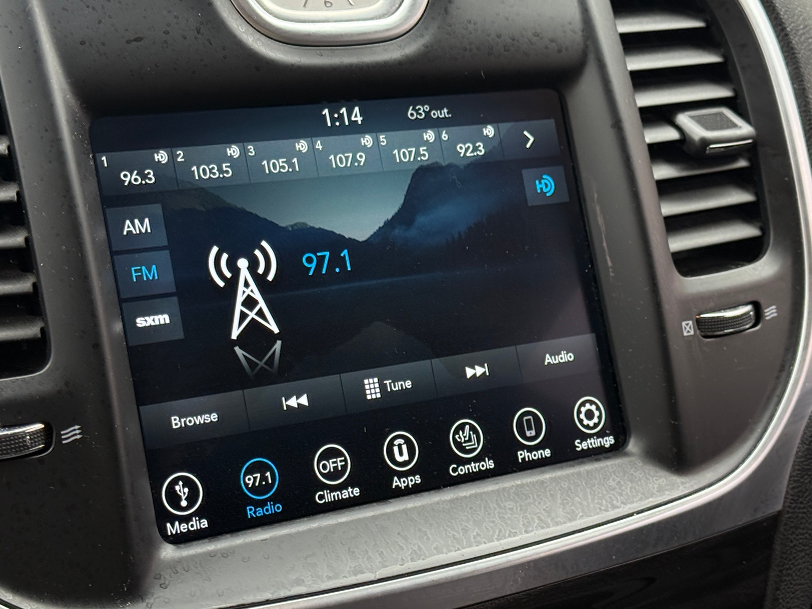 Thumbnail: 2019 Chrysler 300 - 3