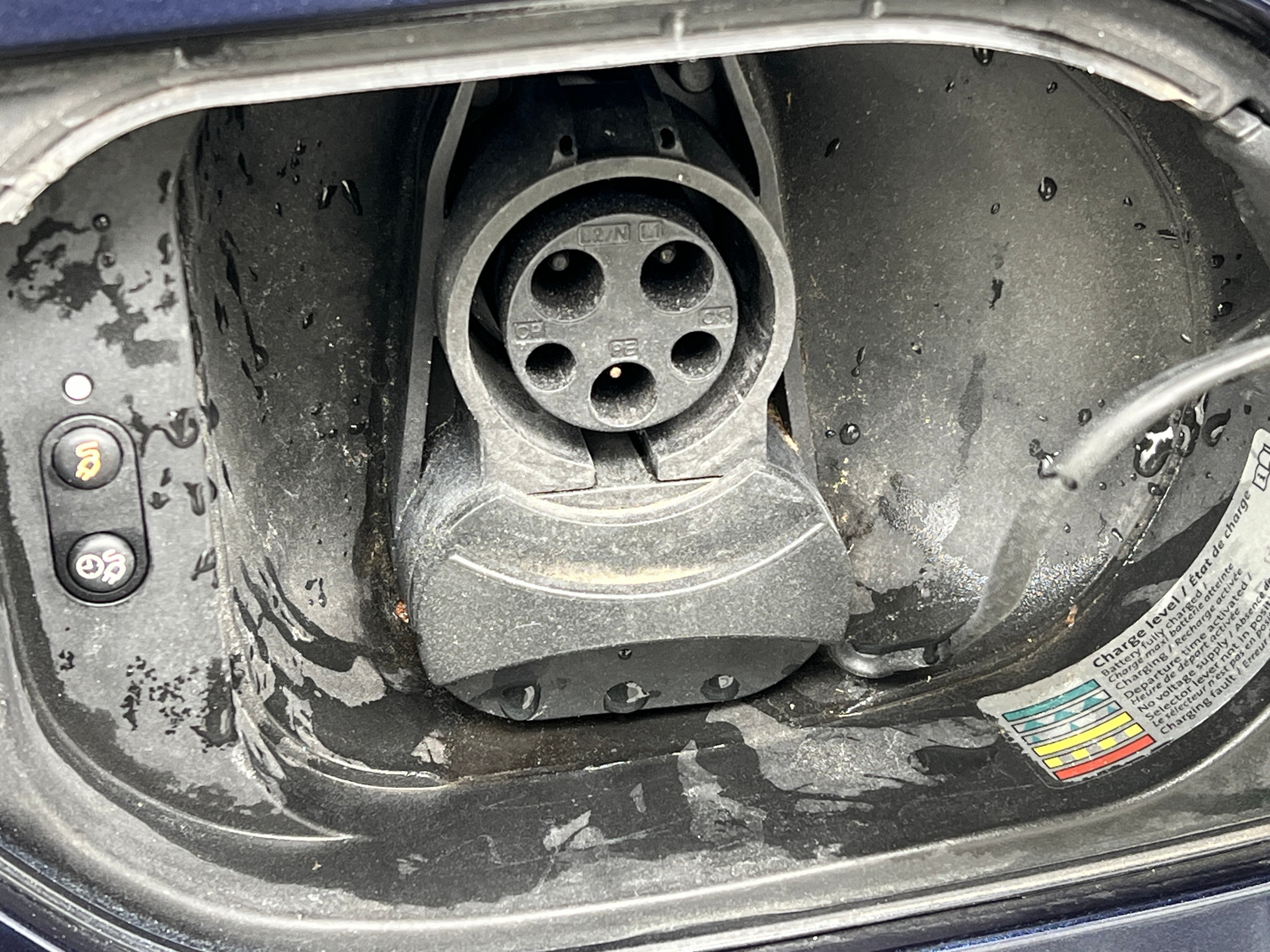 Used 2015 Volkswagen e-Golf e-Golf SEL Premium with VIN WVWPP7AU3FW909327 for sale in Oak Creek, WI