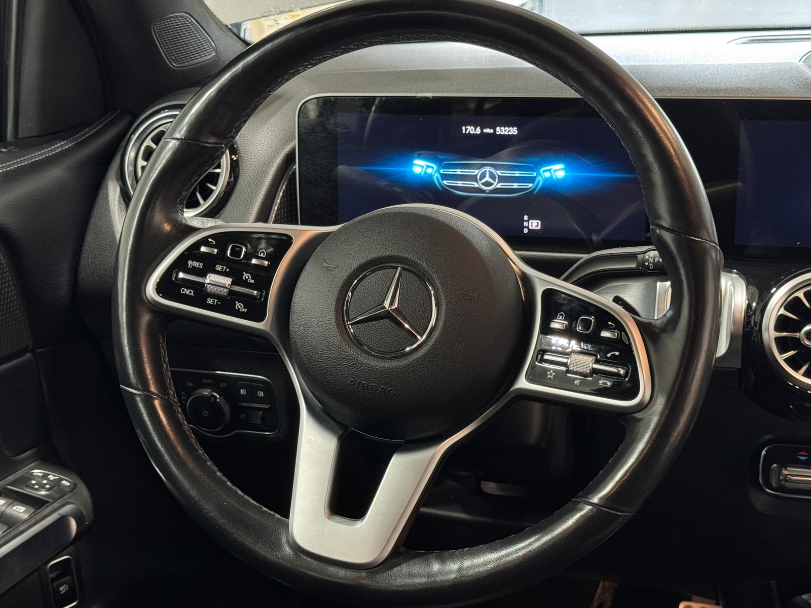 Thumbnail: 2020 Mercedes-Benz GLB - 4