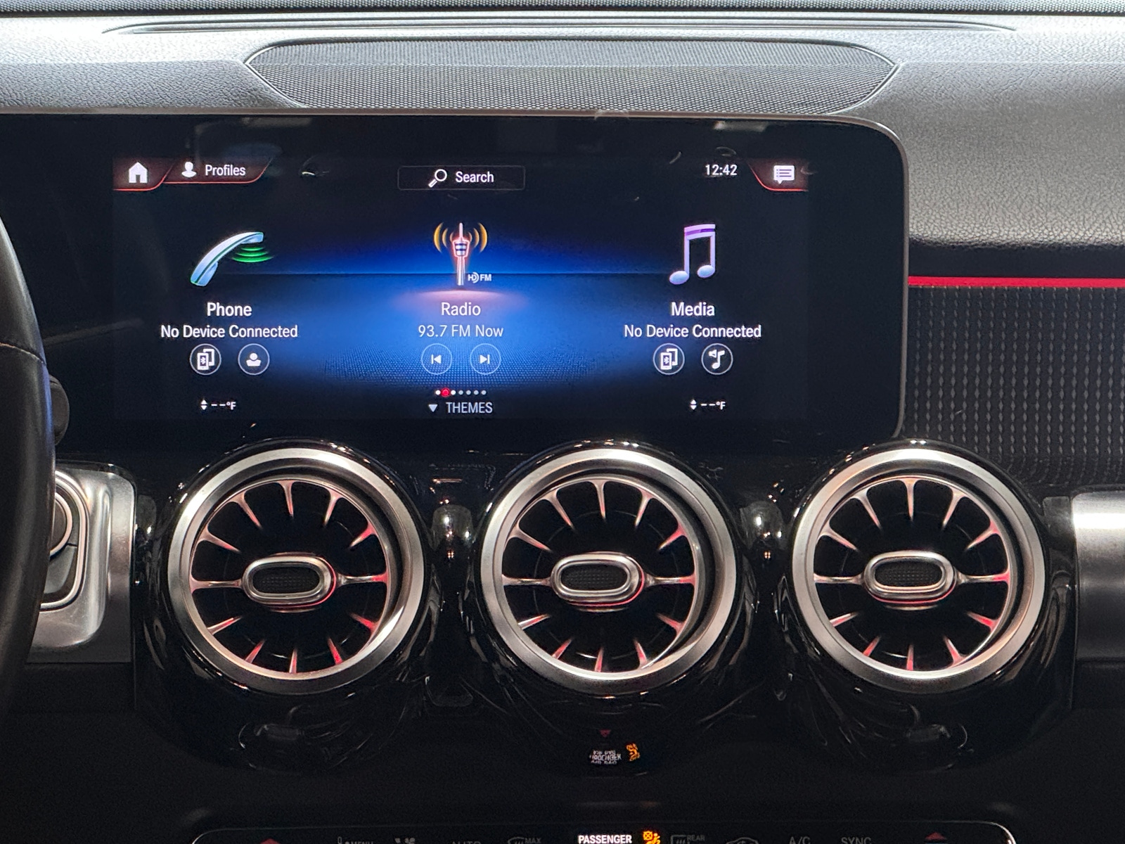 Thumbnail: 2020 Mercedes-Benz GLB - 3