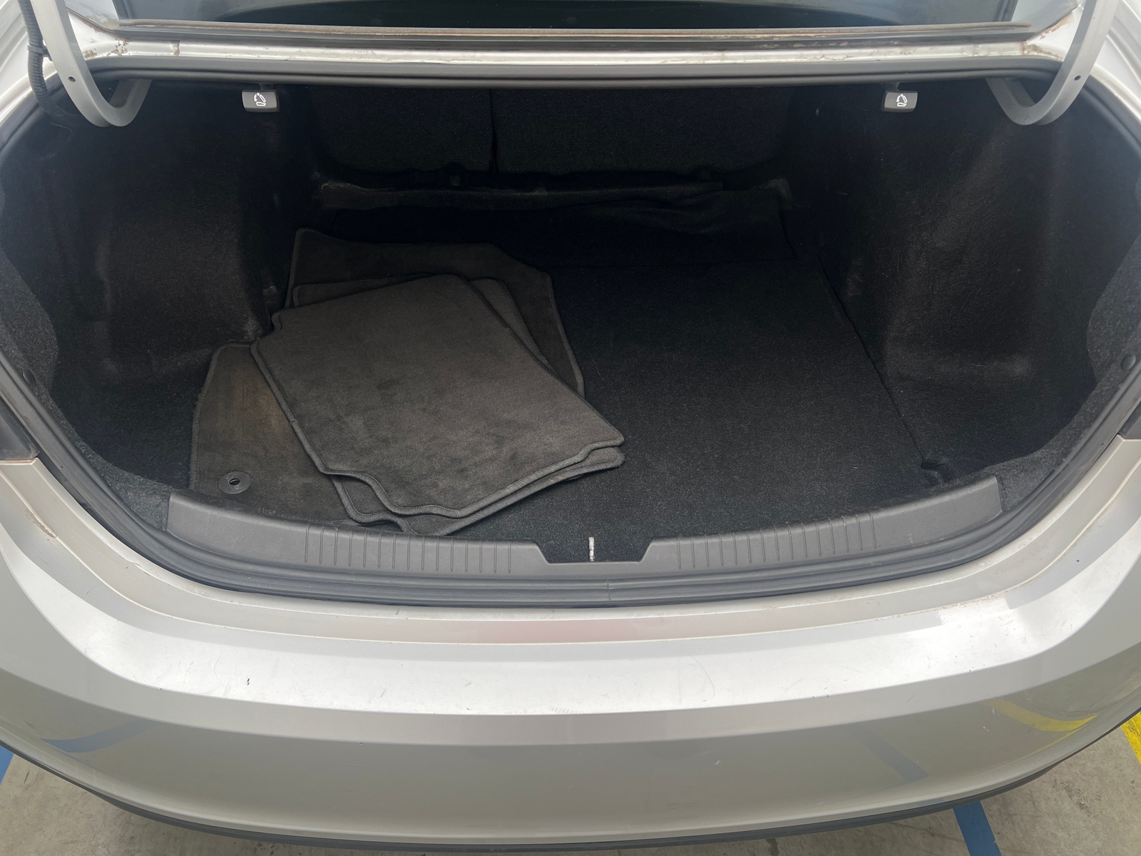 Thumbnail: 2017 Chevrolet Malibu - 7