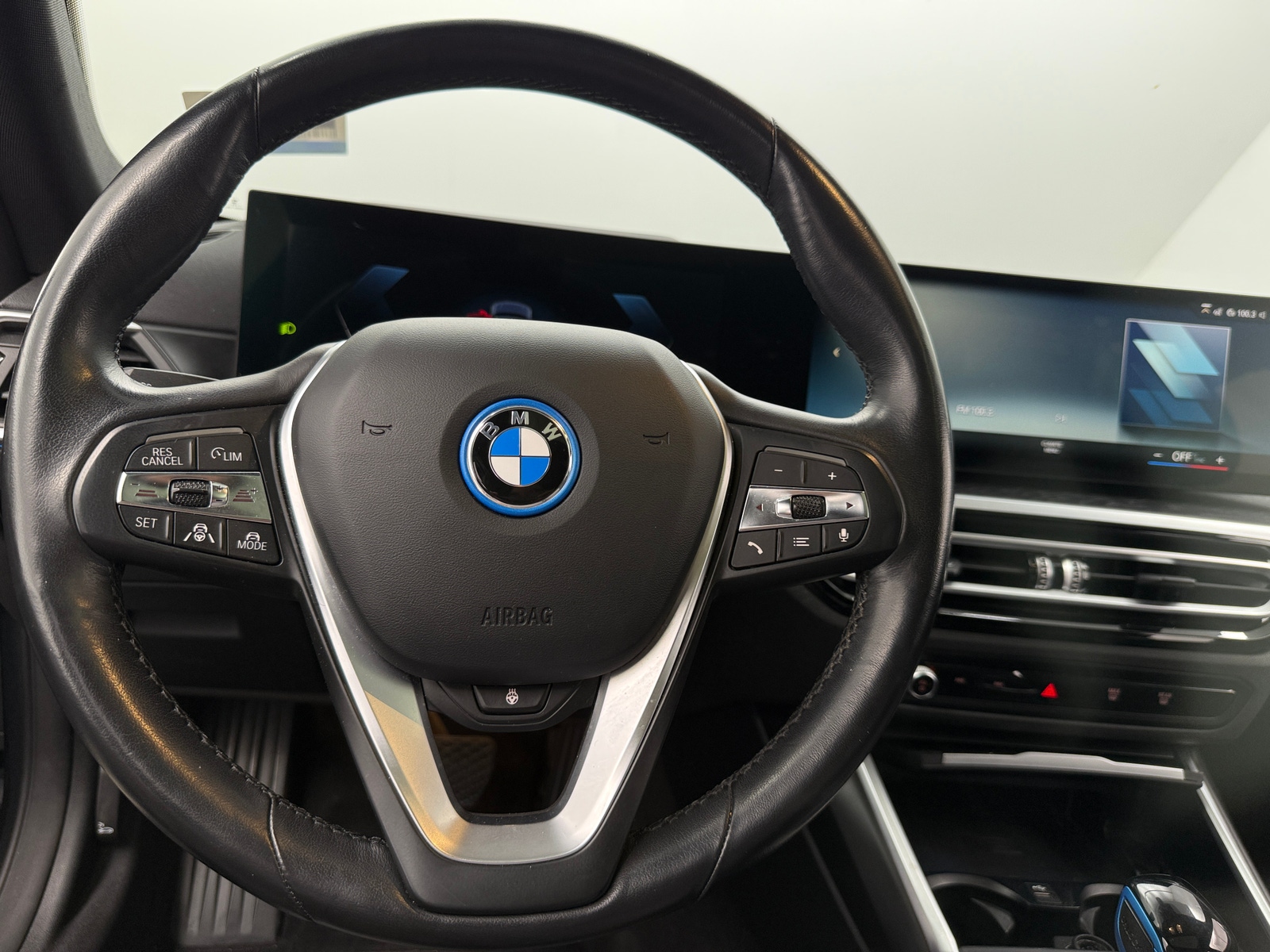 Thumbnail: 2022 BMW i4 - 3