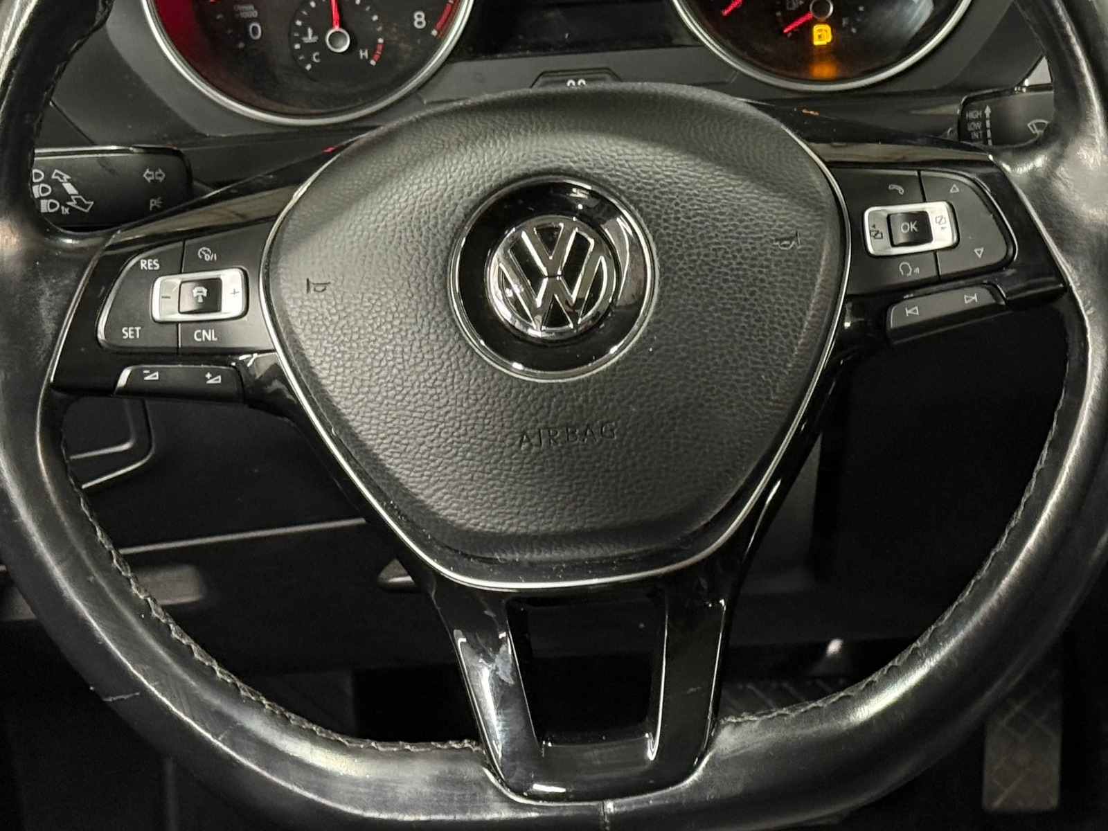 Thumbnail: 2018 Volkswagen Tiguan - 4