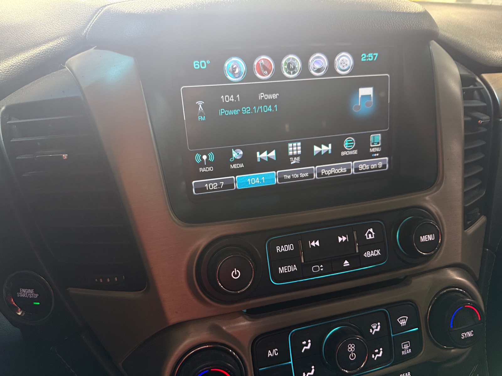 Thumbnail: 2019 GMC Yukon XL - 3