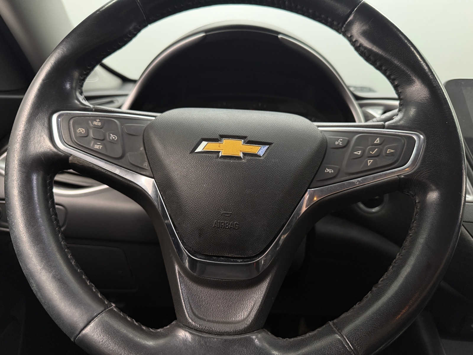 Thumbnail: 2020 Chevrolet Malibu - 5