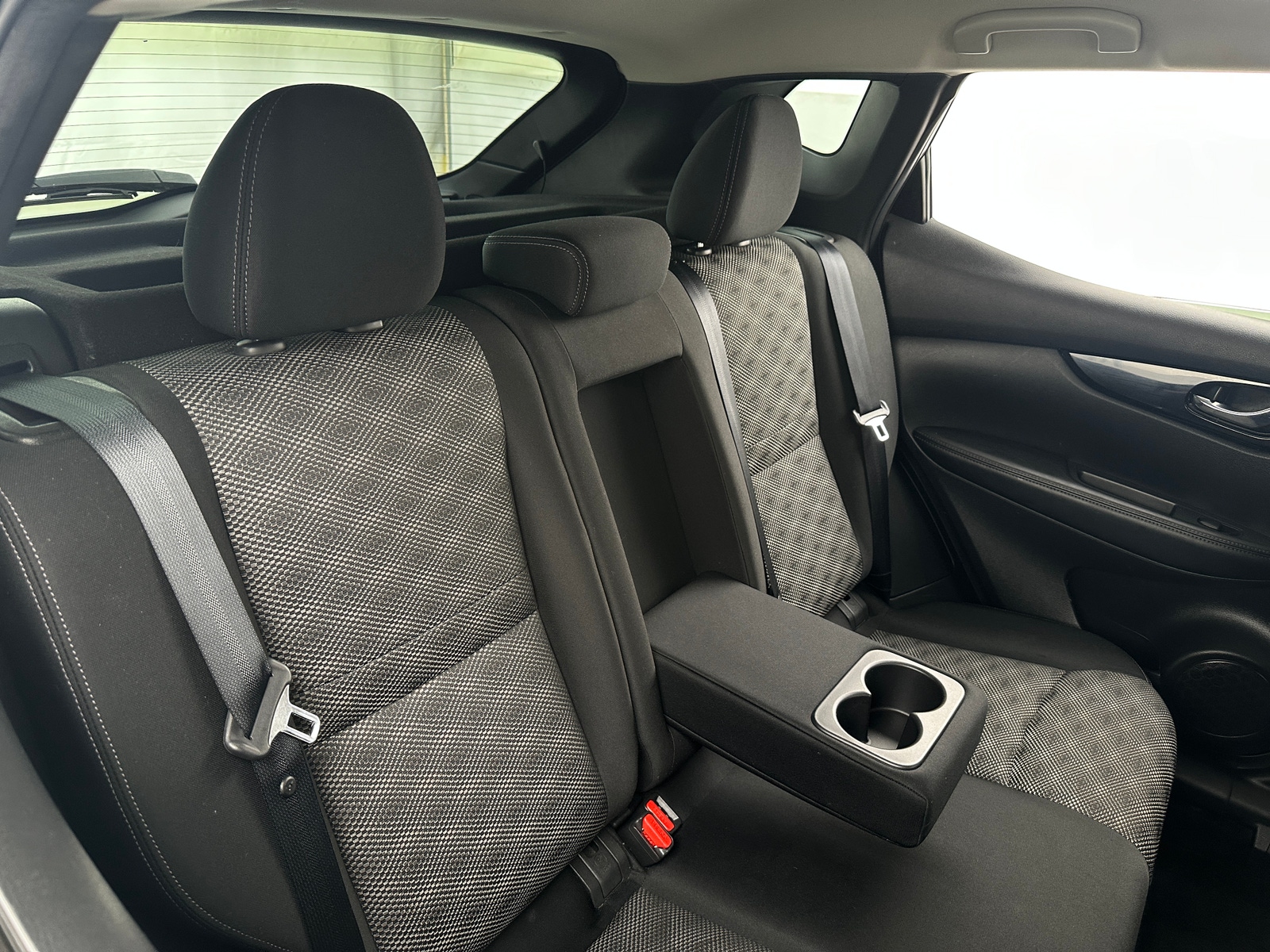 Thumbnail: 2017 Nissan Rogue Sport - 6