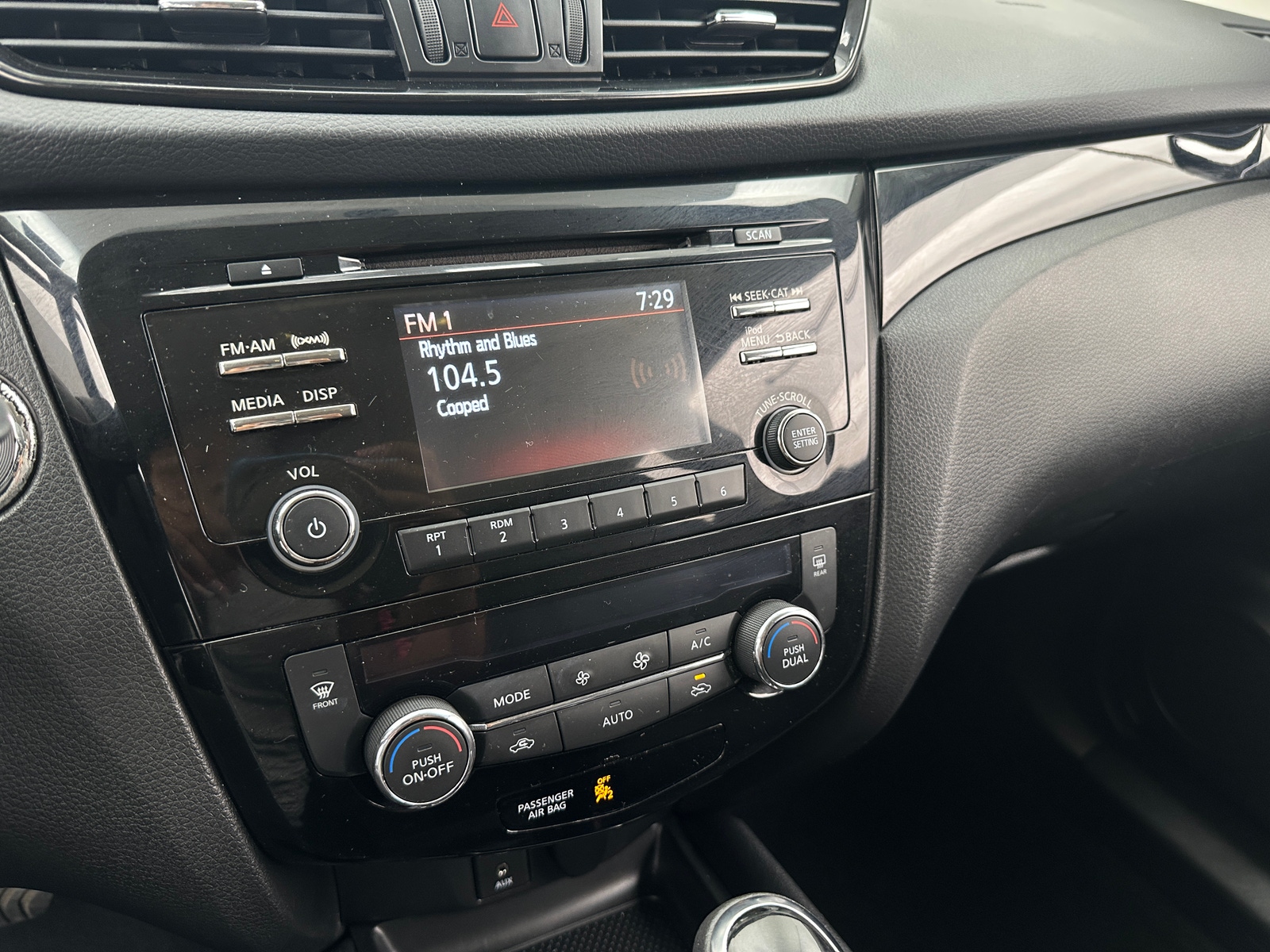 Thumbnail: 2017 Nissan Rogue Sport - 4