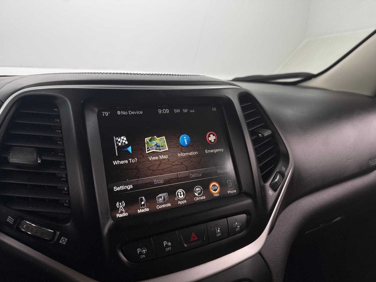 Thumbnail: 2017 Jeep Cherokee - 3