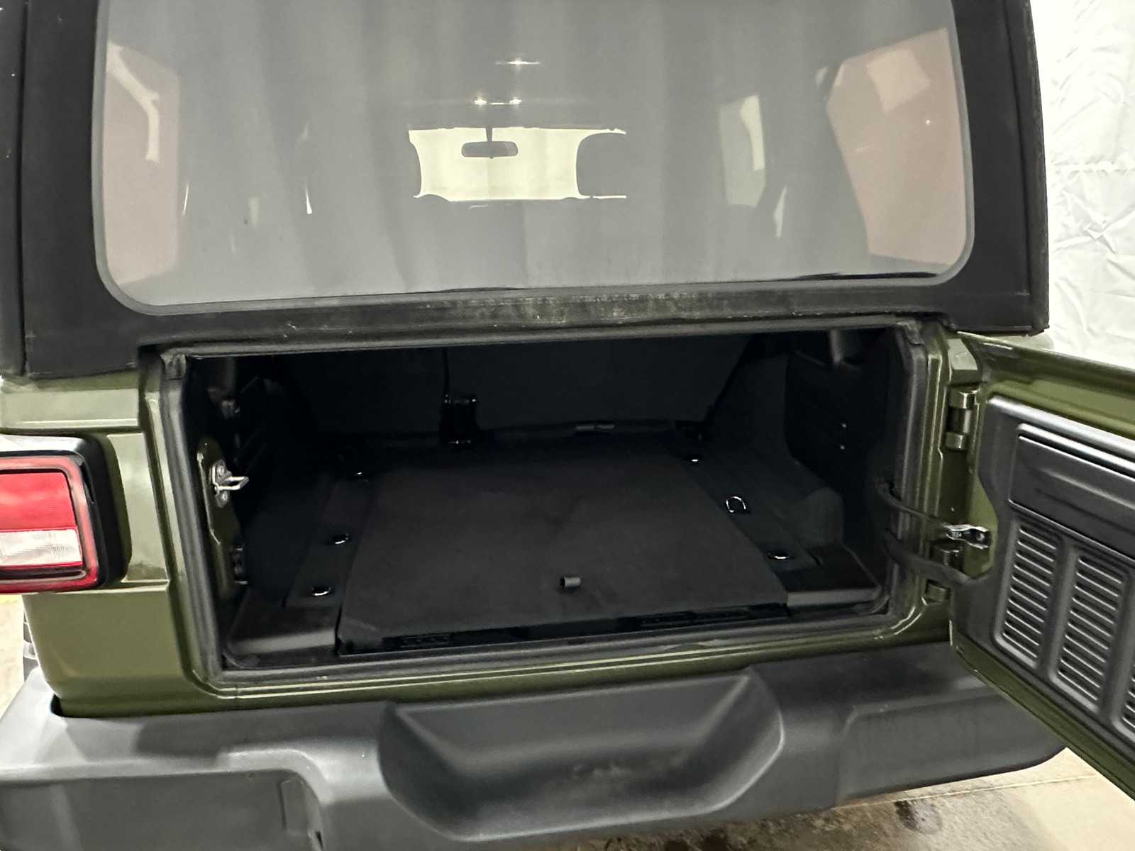 Thumbnail: 2022 Jeep Wrangler - 7