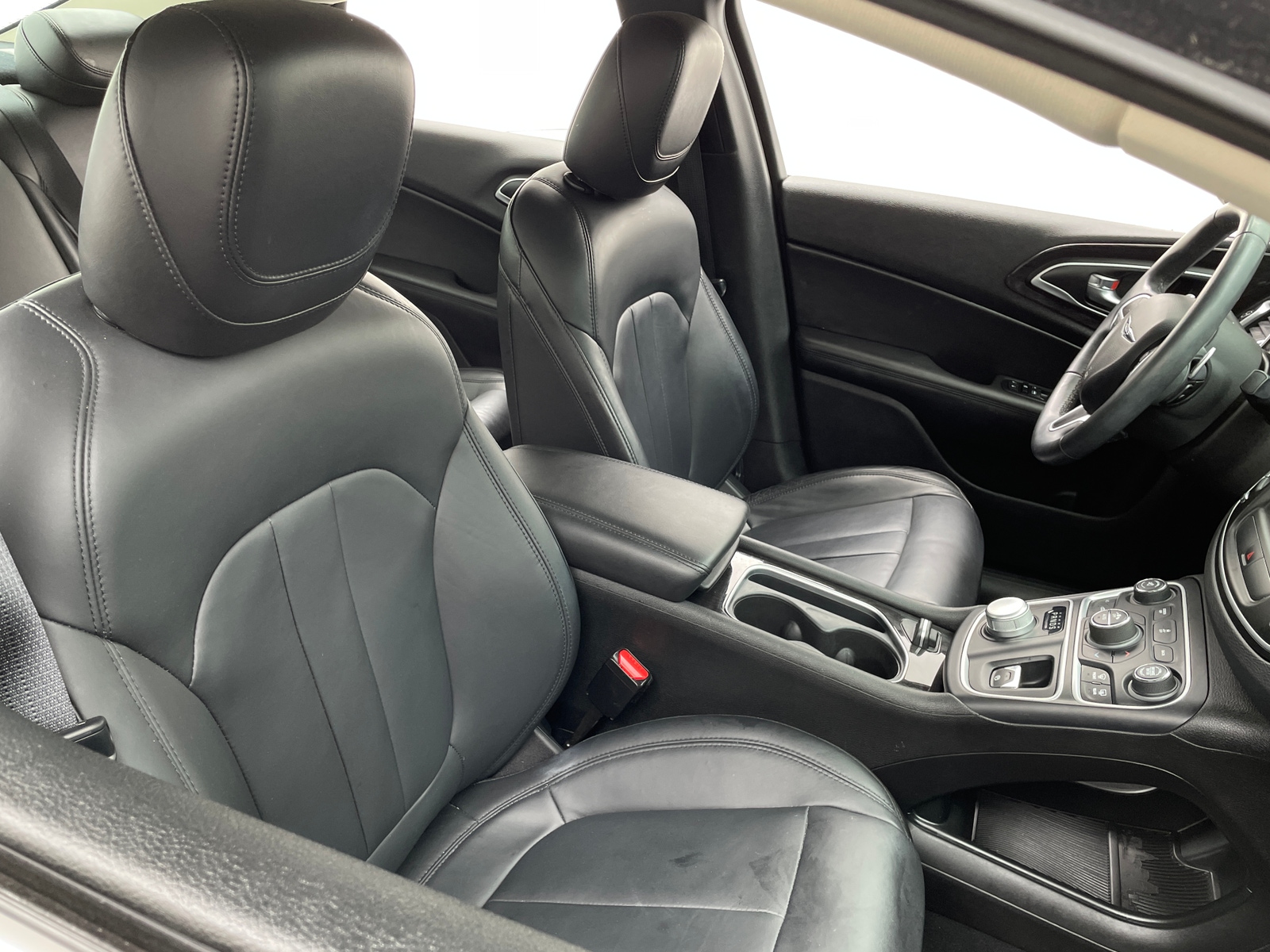 Thumbnail: 2015 Chrysler 200 - 2