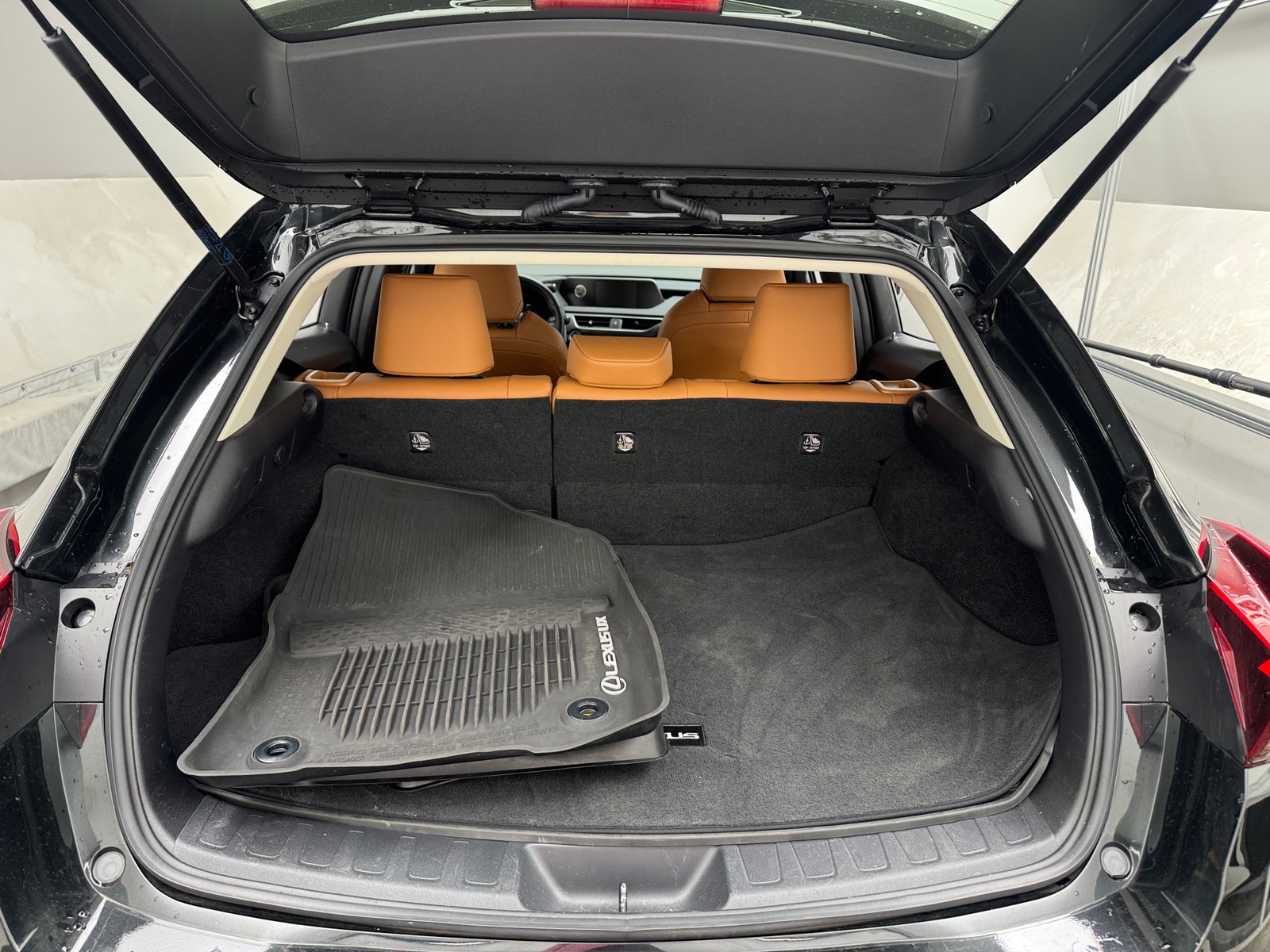 Thumbnail: 2020 Lexus UX - 6