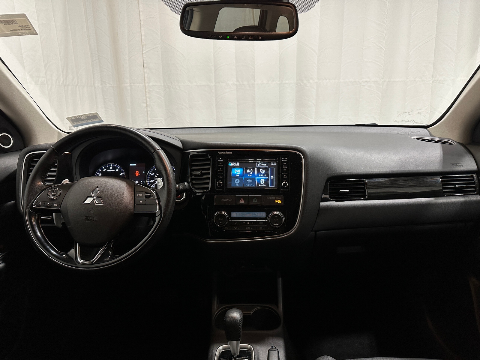 Thumbnail: 2016 Mitsubishi Outlander - 2