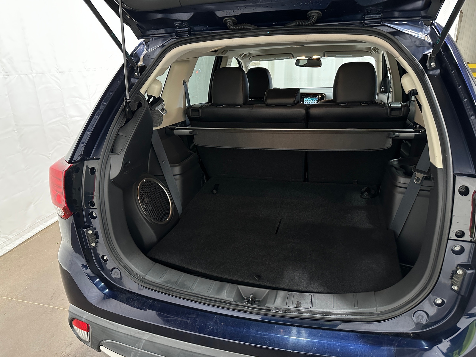 Thumbnail: 2016 Mitsubishi Outlander - 6