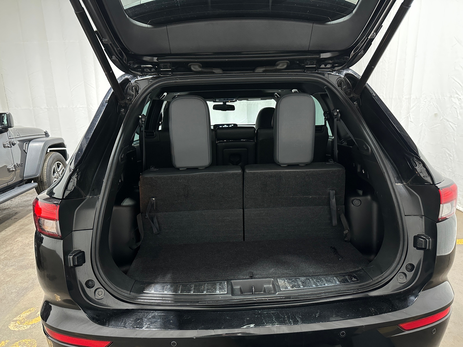 Thumbnail: 2022 Mitsubishi Outlander - 6