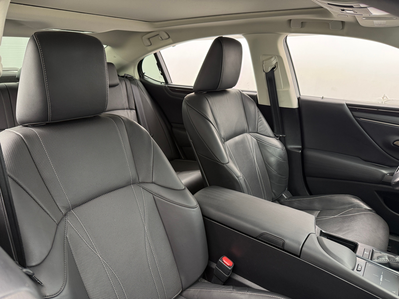 Thumbnail: 2019 Lexus ES - 2