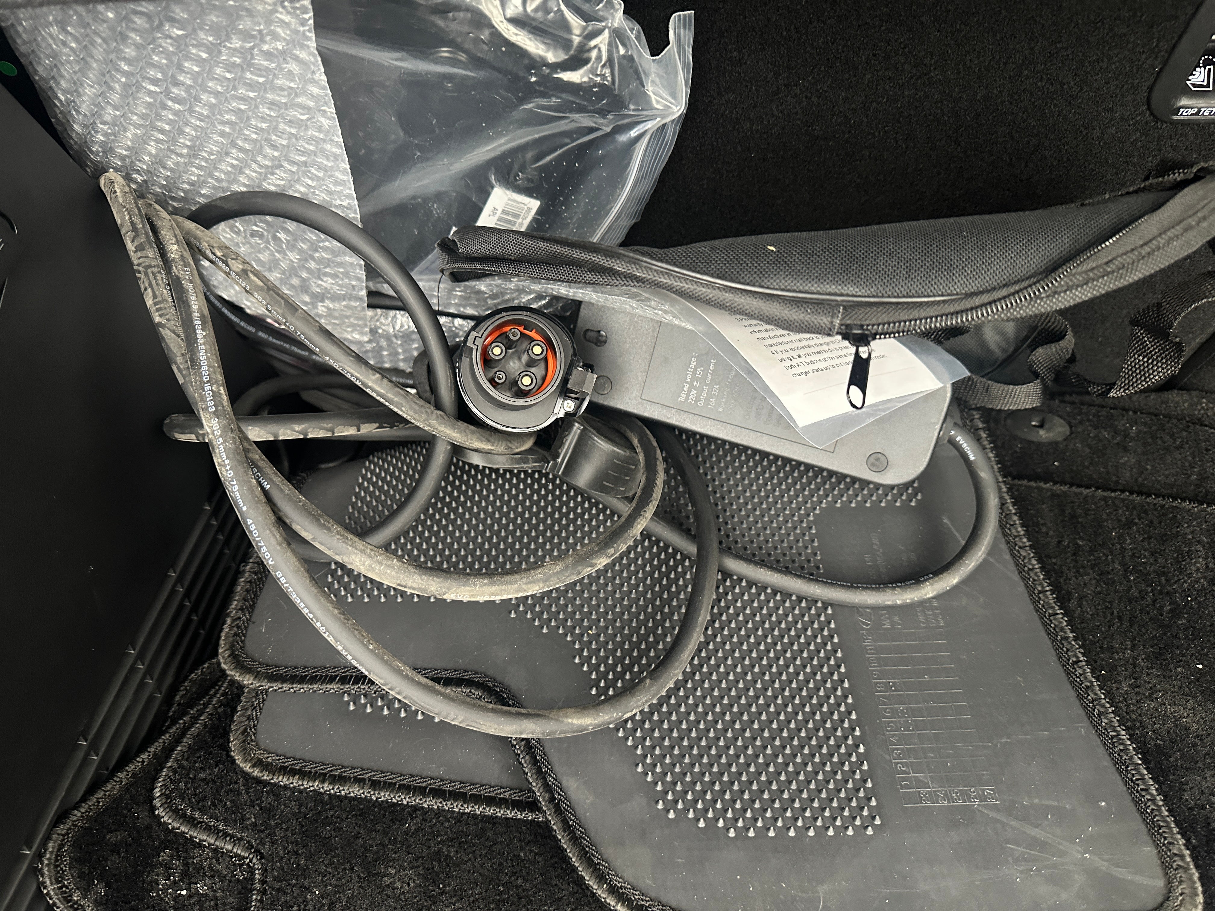 Used 2024 Hyundai Kona EV Limited with VIN KM8HE3A63RU016557 for sale in Oak Creek, WI