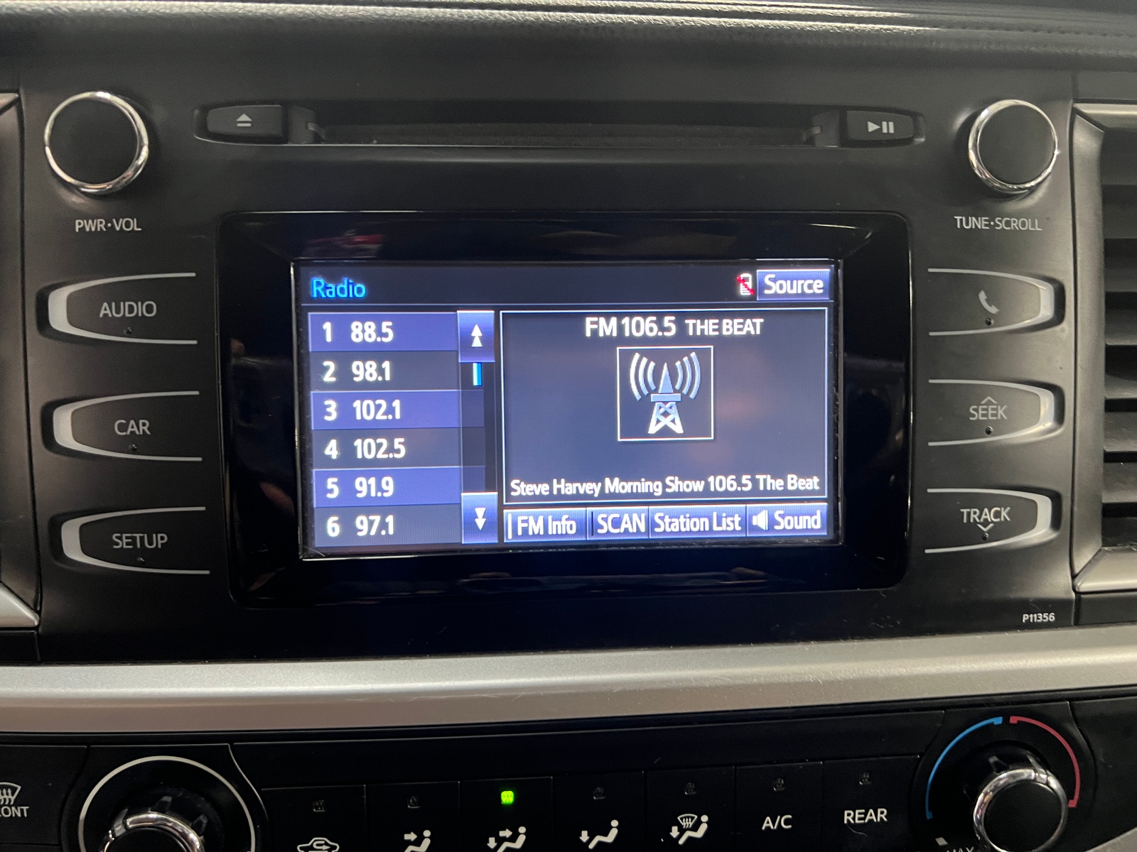 Thumbnail: 2017 Toyota Highlander - 4