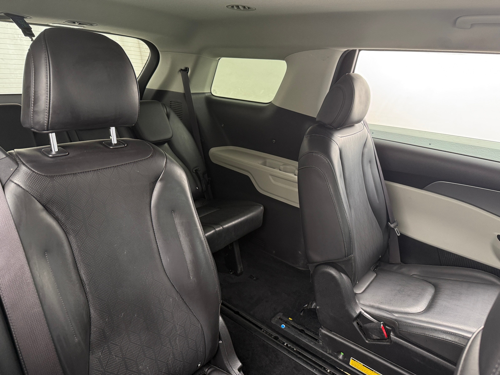 Thumbnail: 2023 Kia Carnival - 5