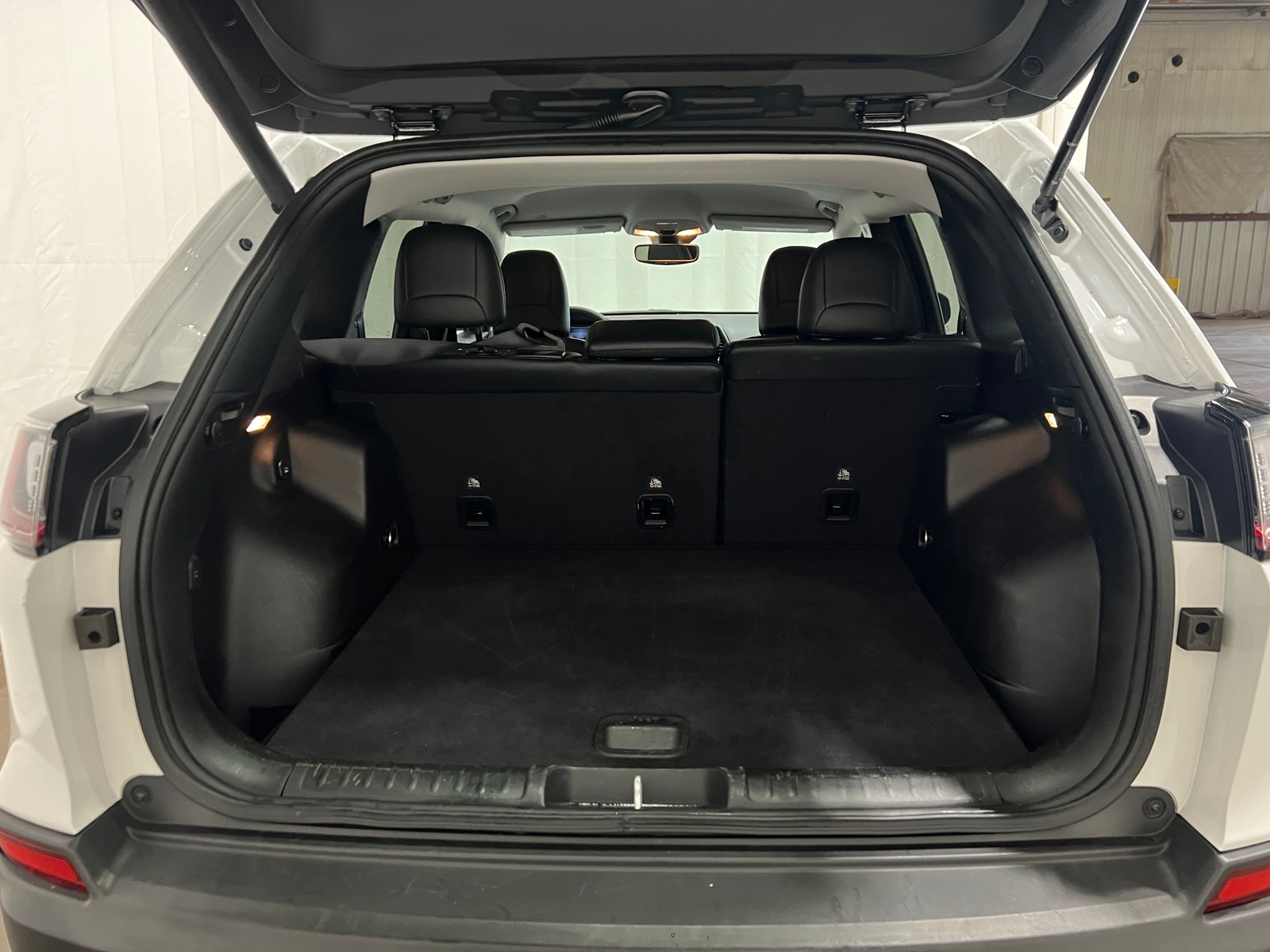 Thumbnail: 2022 Jeep Cherokee - 6