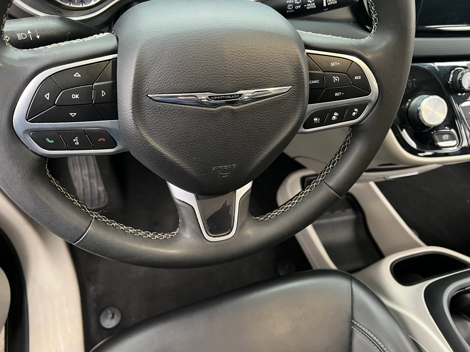 Thumbnail: 2023 Chrysler Pacifica - 4