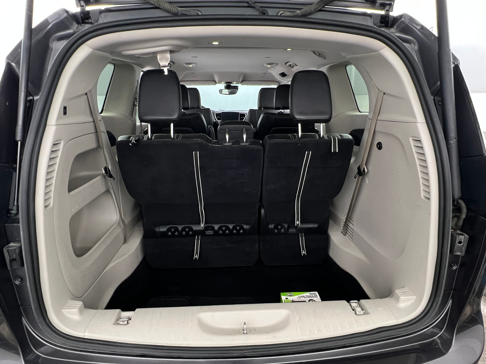 Thumbnail: 2023 Chrysler Pacifica - 6