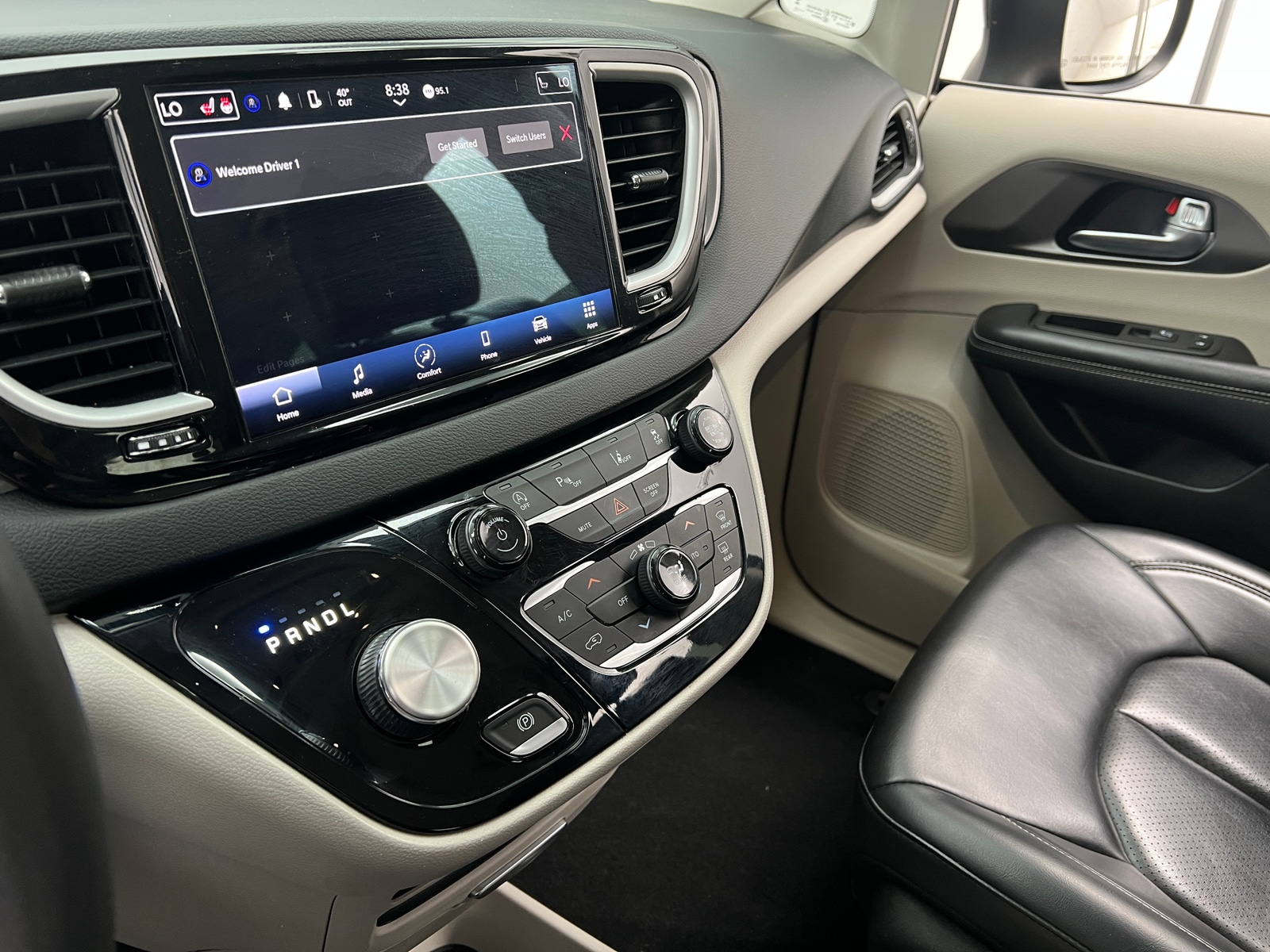 Thumbnail: 2023 Chrysler Pacifica - 3