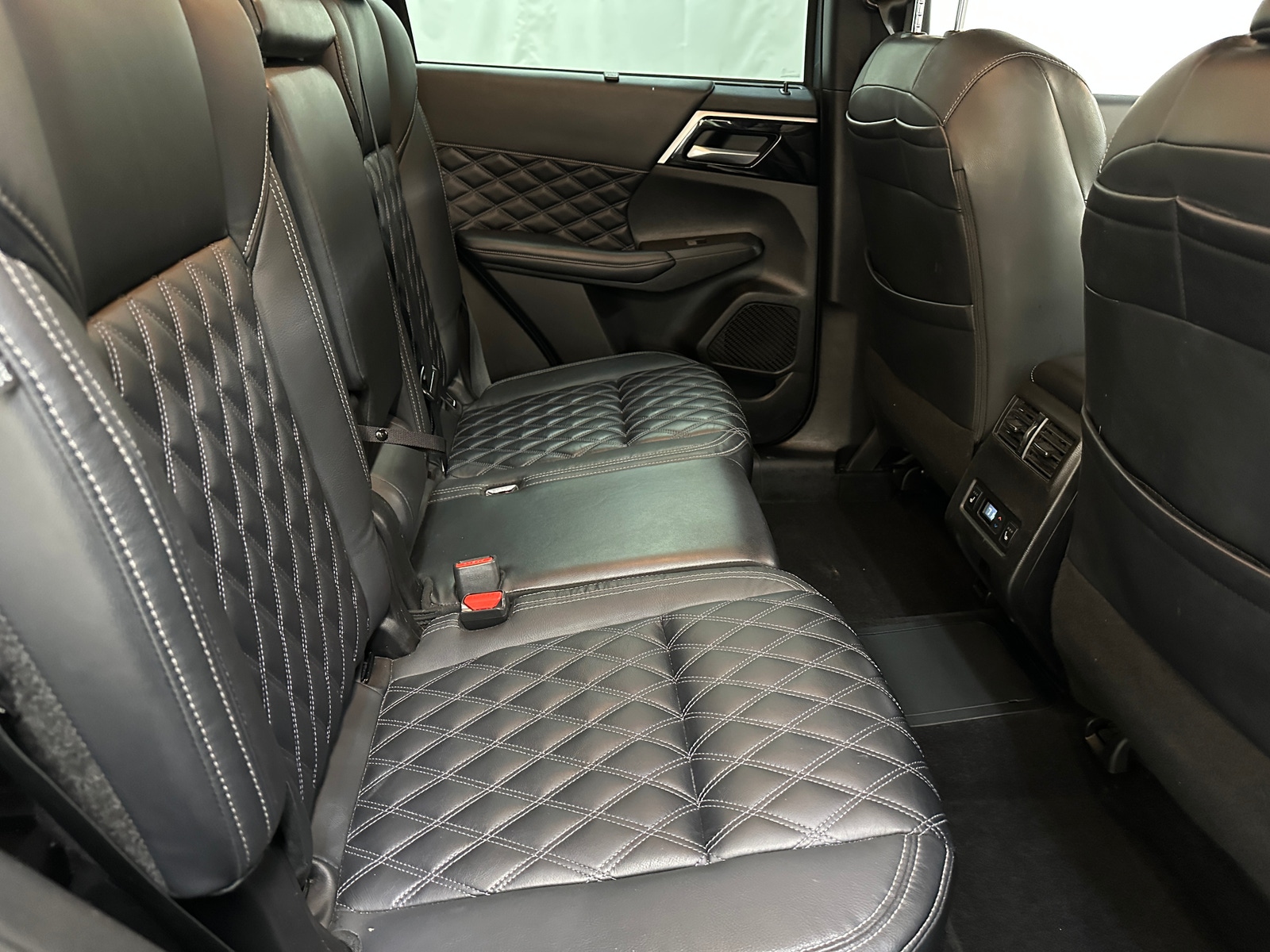 Thumbnail: 2023 Mitsubishi Outlander - 5