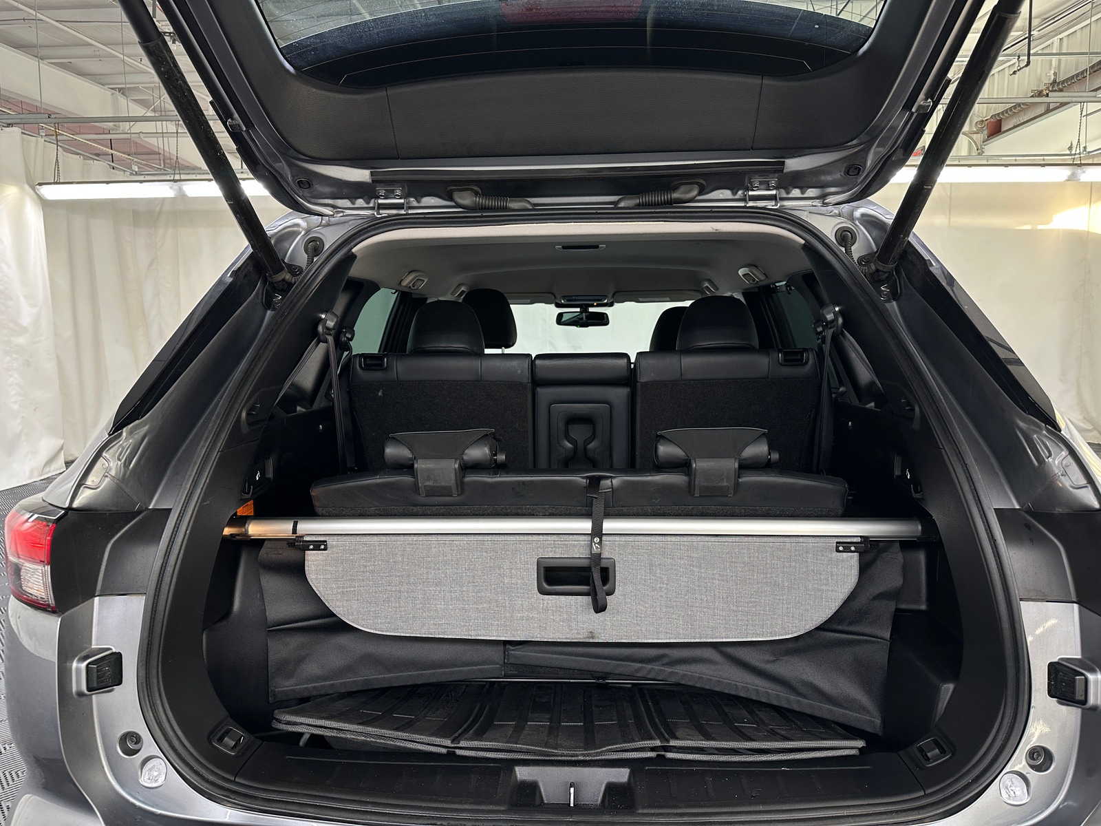 Thumbnail: 2023 Mitsubishi Outlander - 6