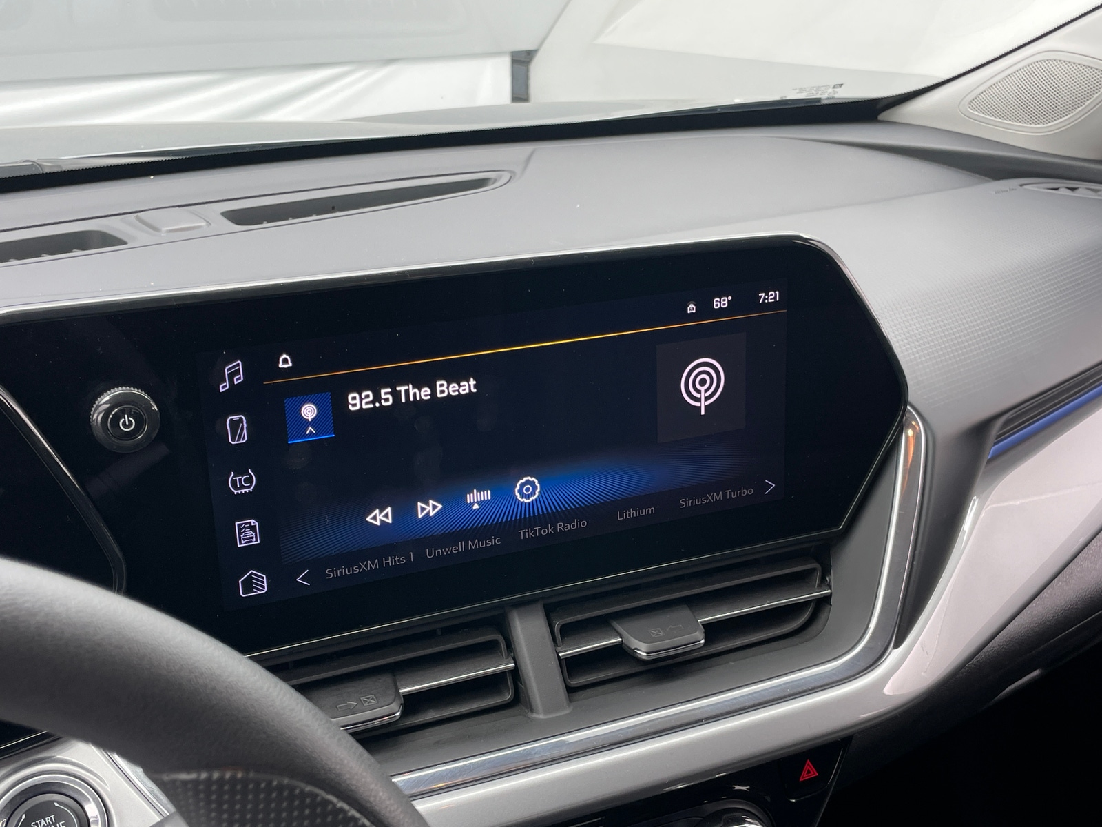 Thumbnail: 2025 Chevrolet Trax - 4