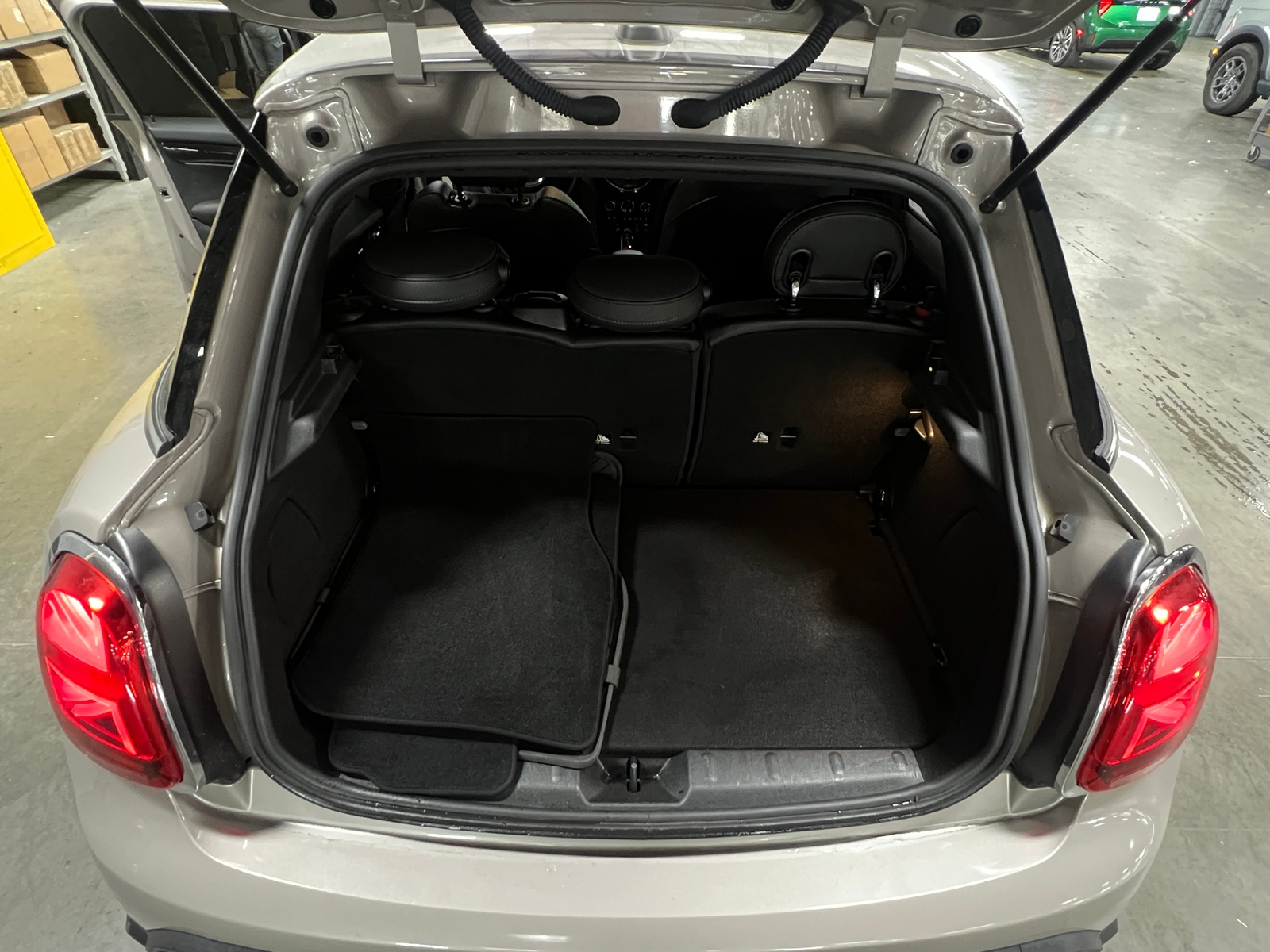 Thumbnail: 2022 MINI Cooper Hardtop - 6