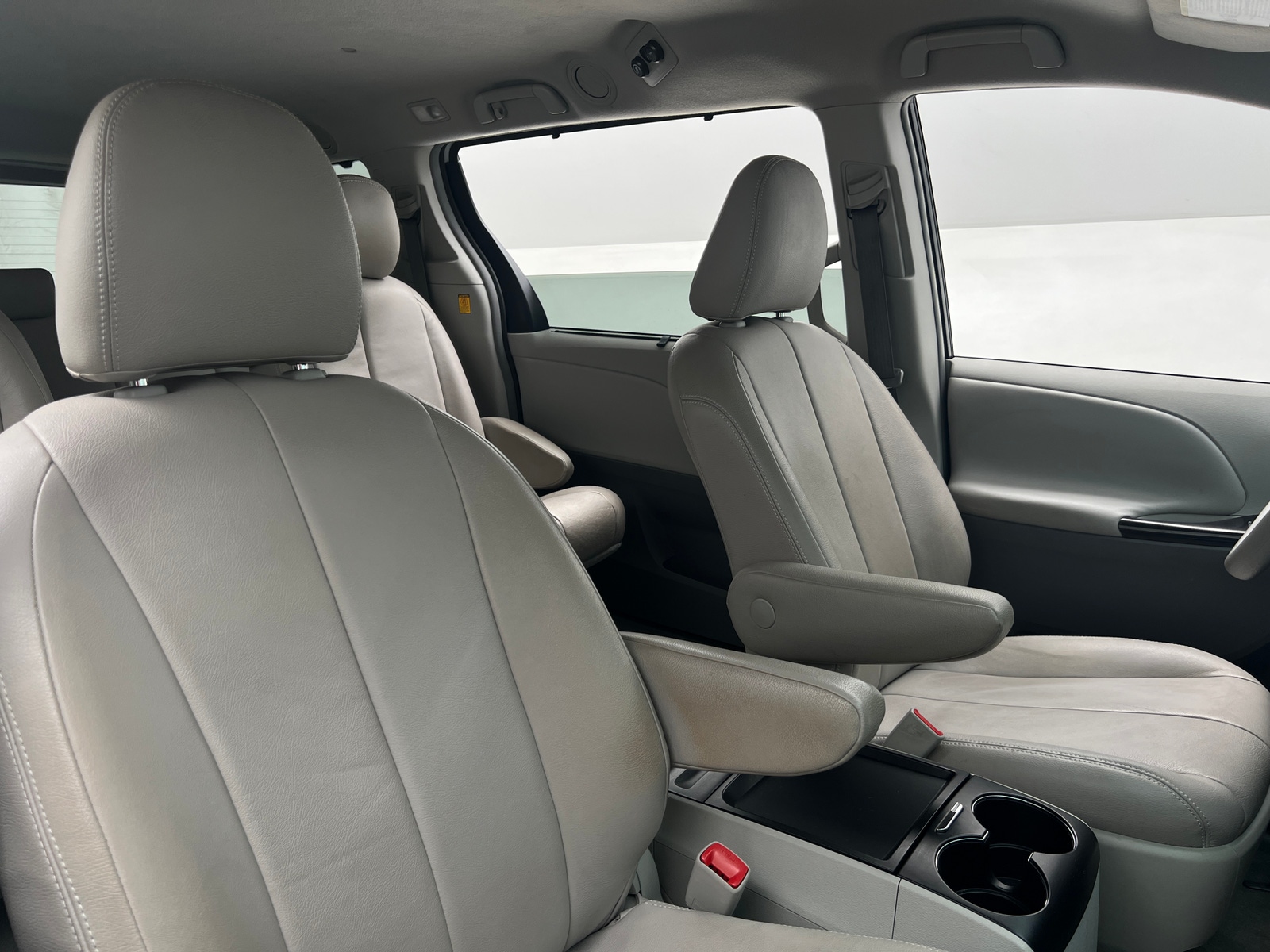 Thumbnail: 2011 Toyota Sienna - 2