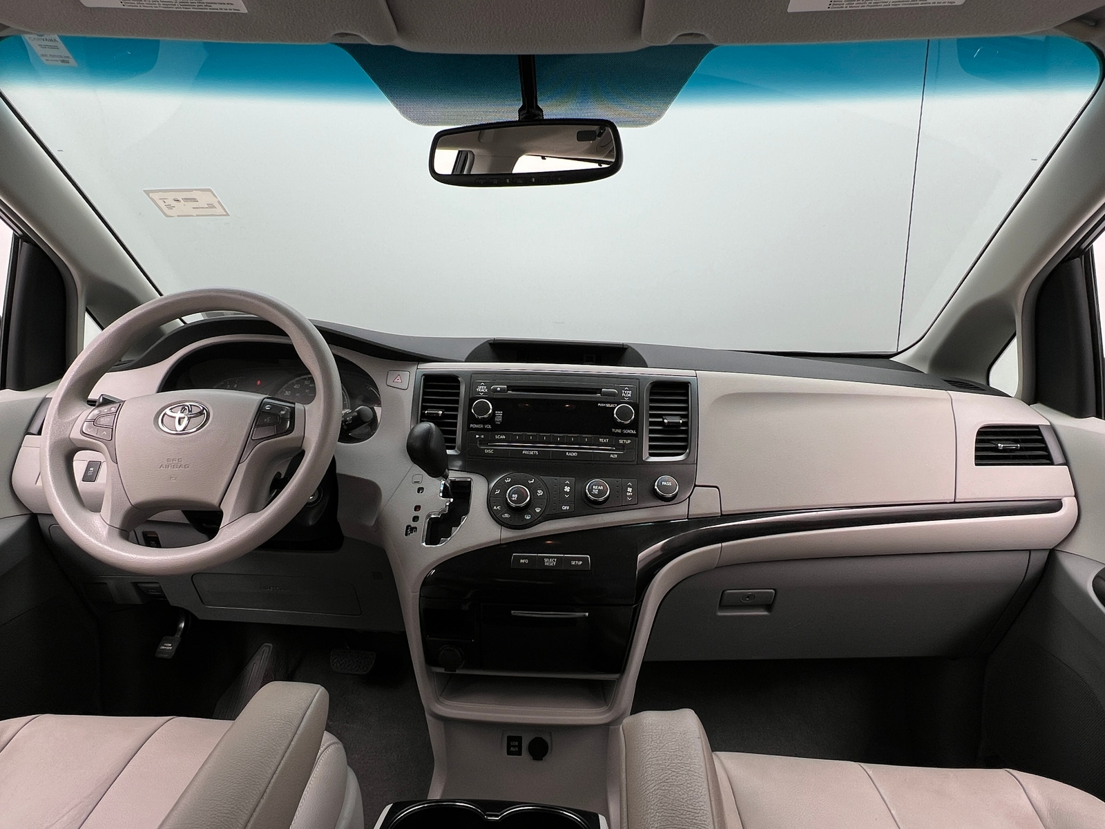 Thumbnail: 2011 Toyota Sienna - 3