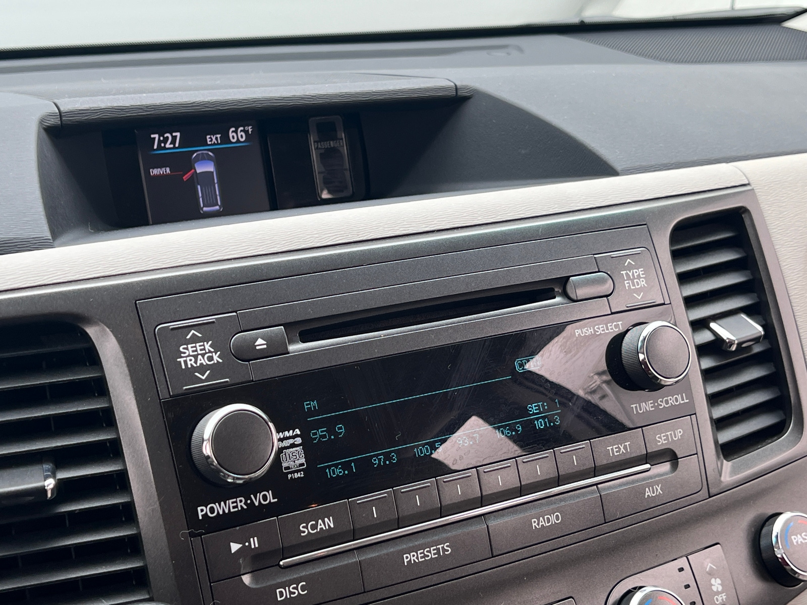 Thumbnail: 2011 Toyota Sienna - 4