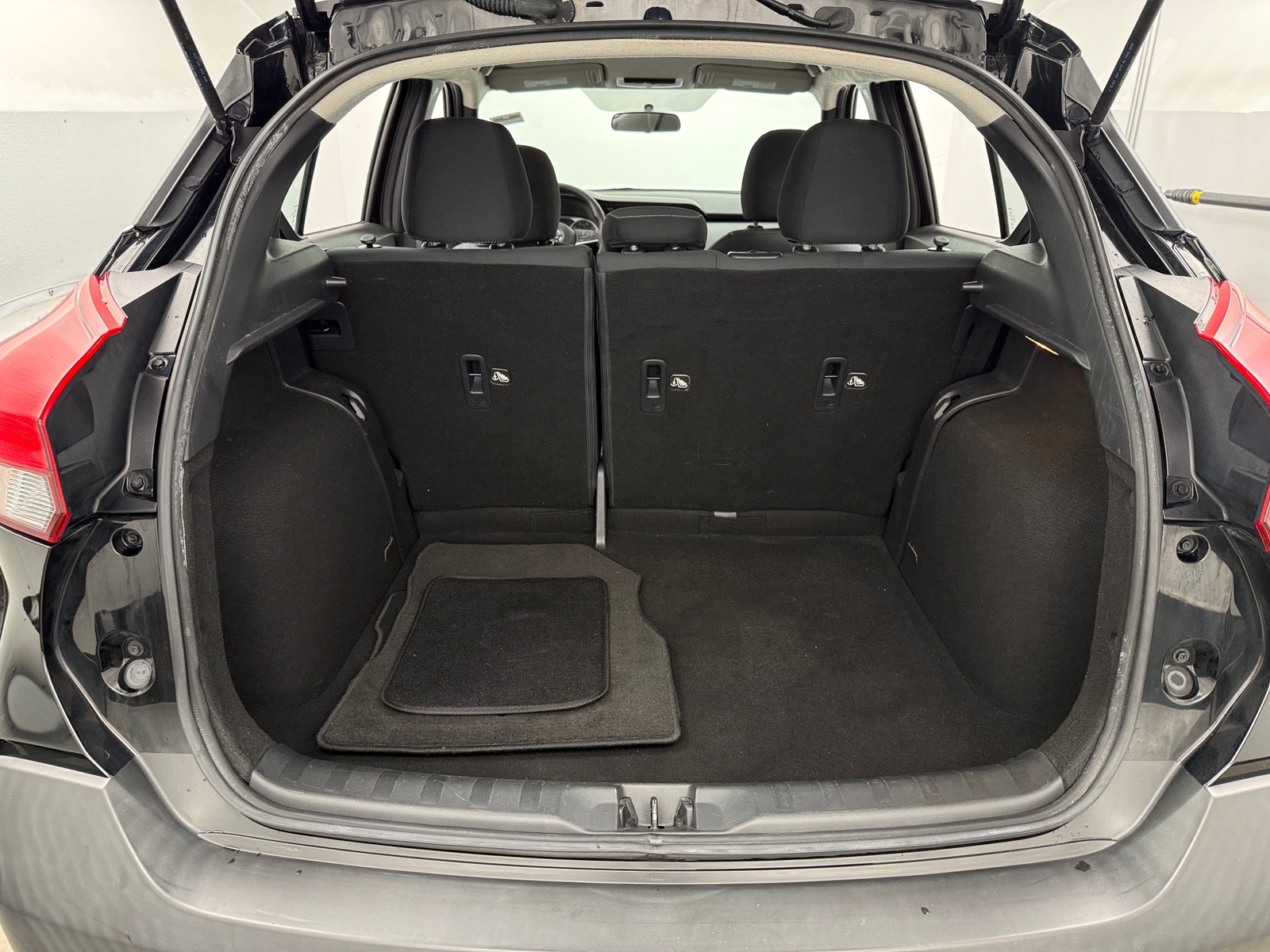 Thumbnail: 2019 Nissan Kicks - 7