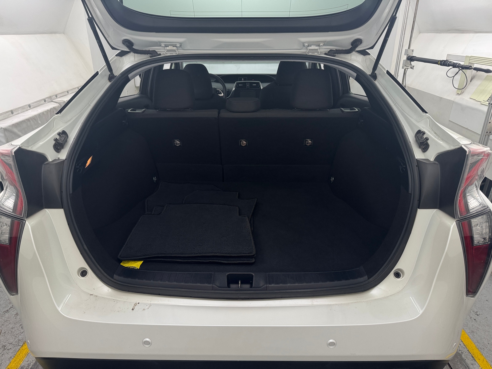 Thumbnail: 2018 Toyota Prius - 7