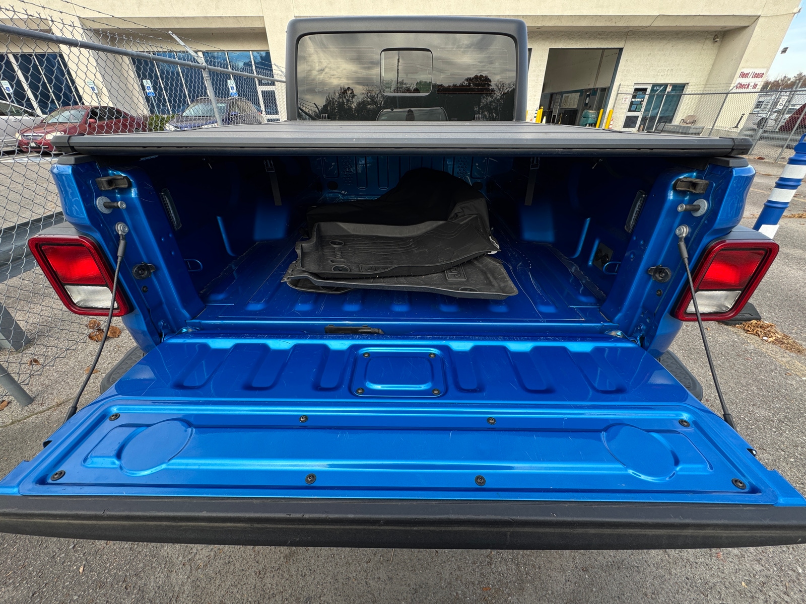 Thumbnail: 2024 Jeep Gladiator - 7