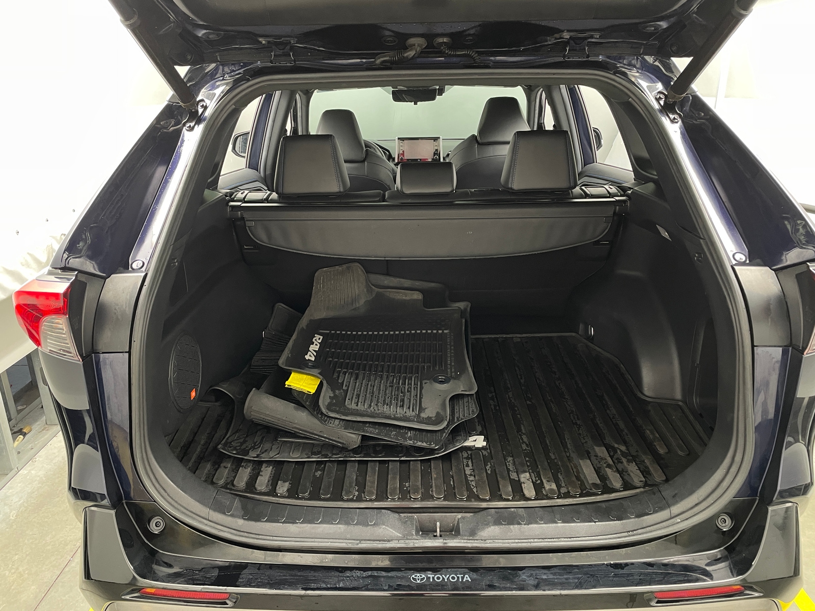 Thumbnail: 2021 Toyota RAV4 - 6